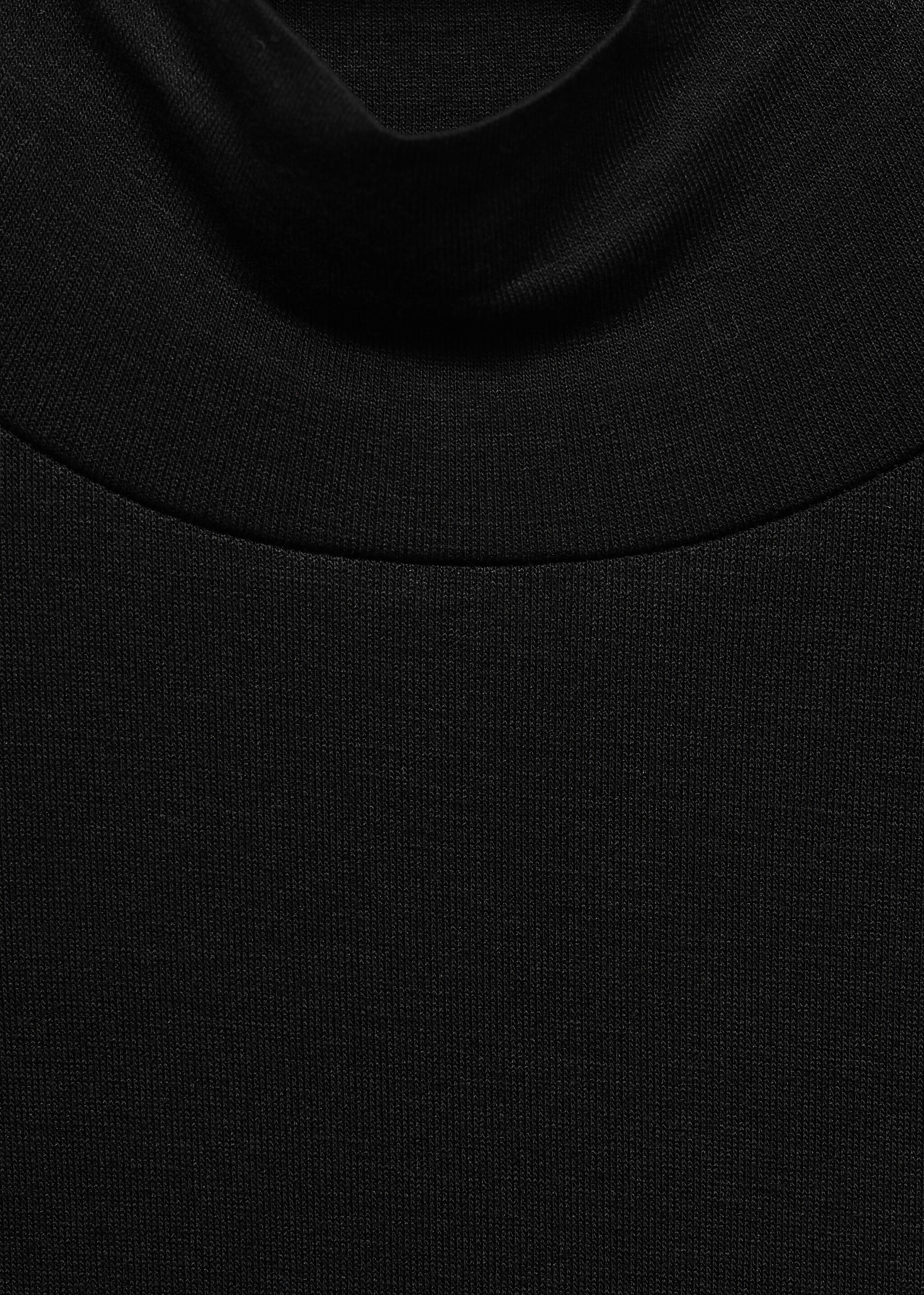 Turtleneck long-sleeved t-shirt - Details of the article 8