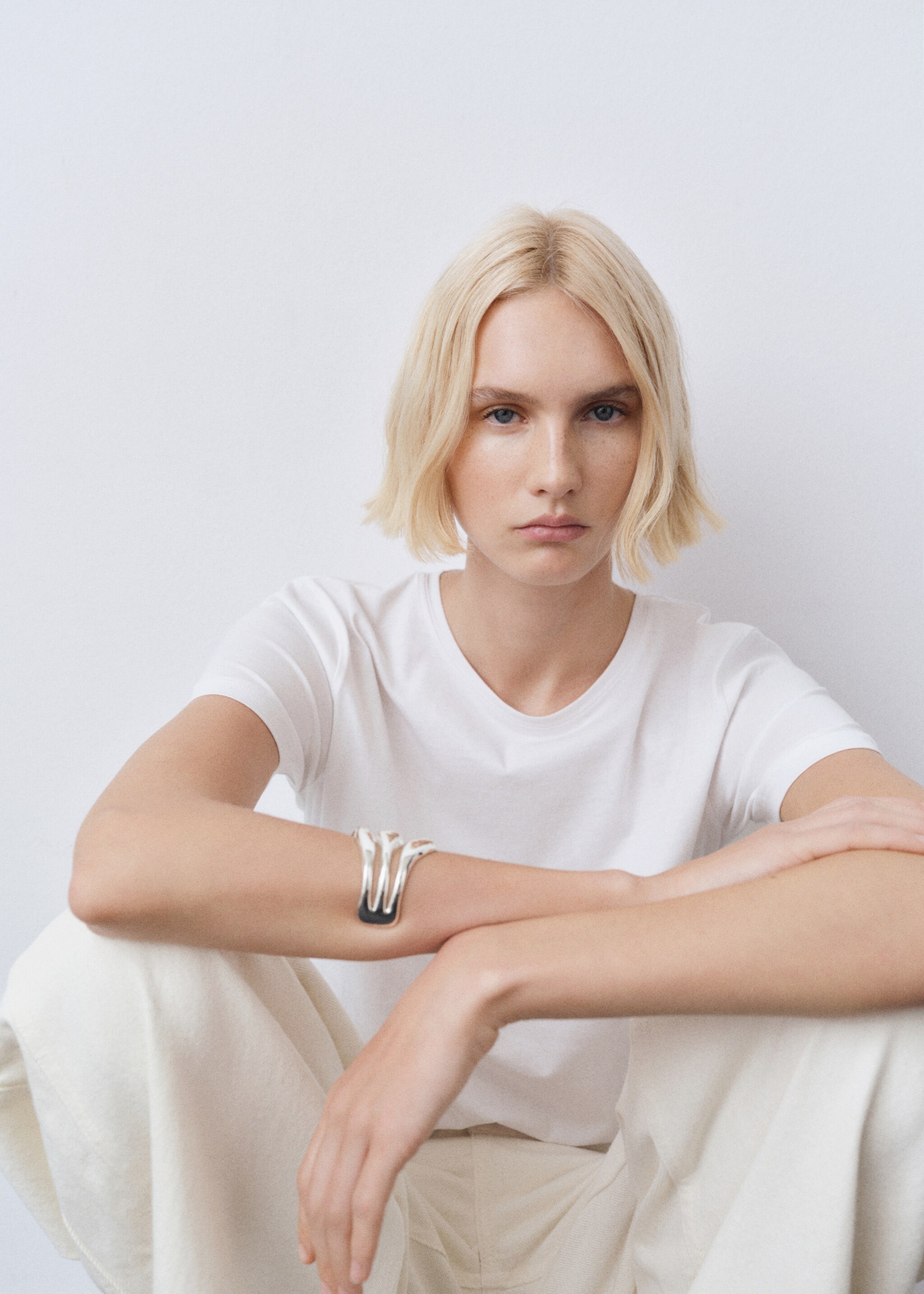 Short-sleeved cotton t-shirt - Details of the article 1