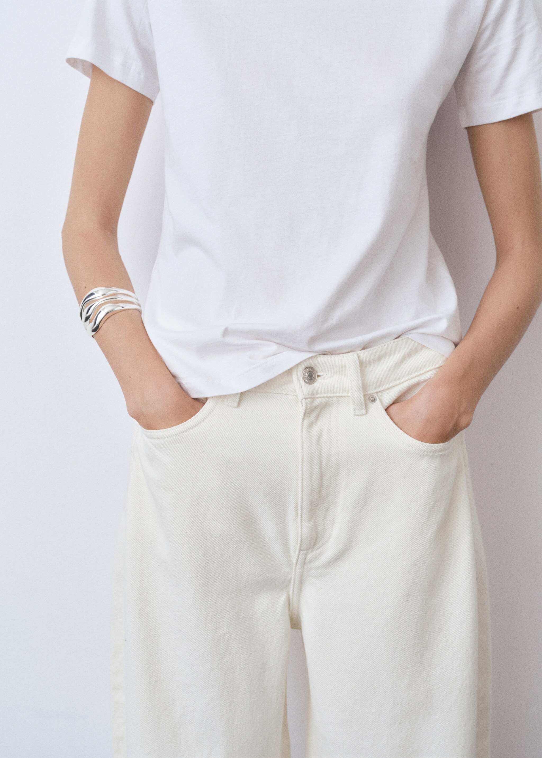Short-sleeved cotton t-shirt - Details of the article 6