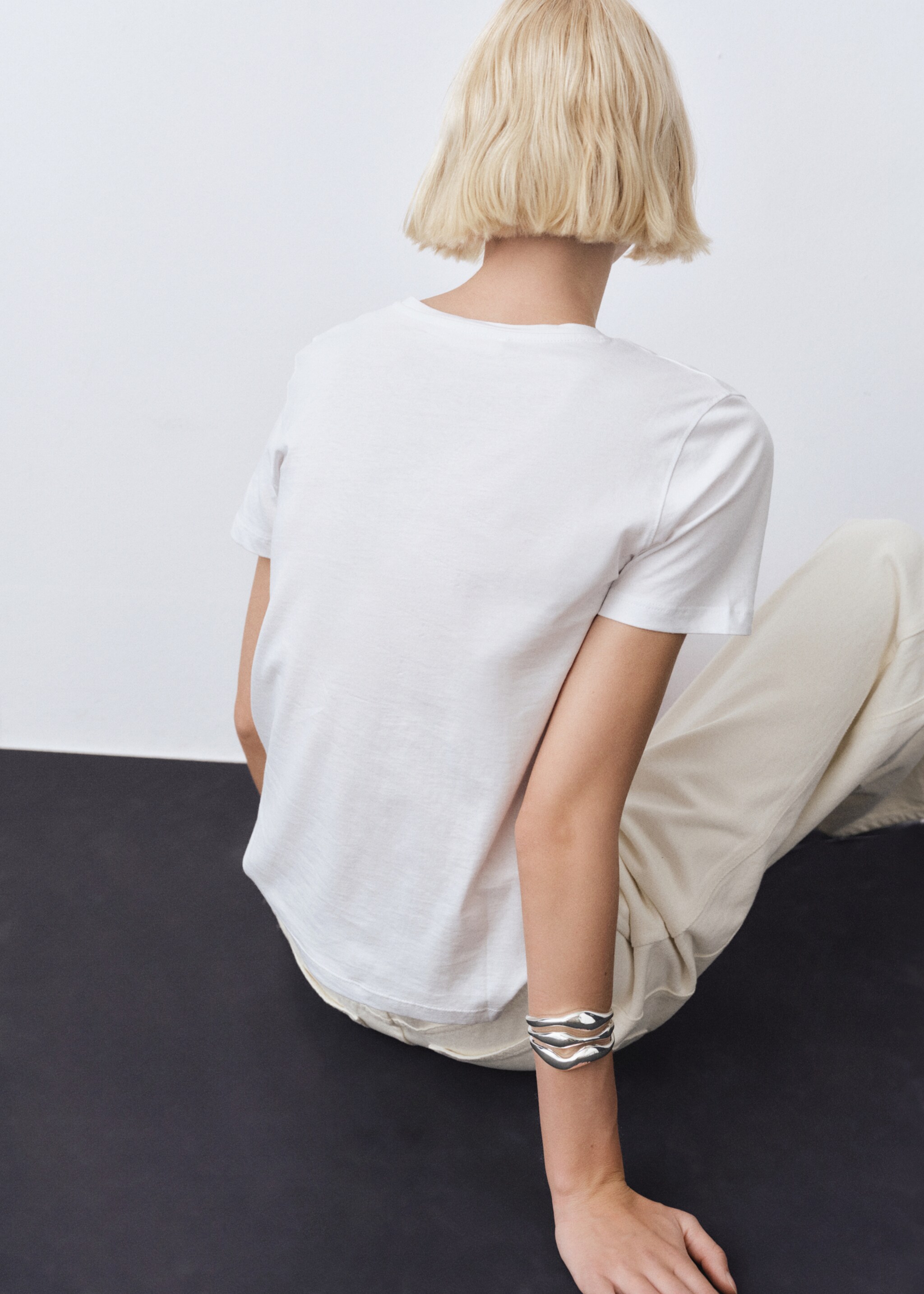 Short-sleeved cotton t-shirt - Reverse of the article