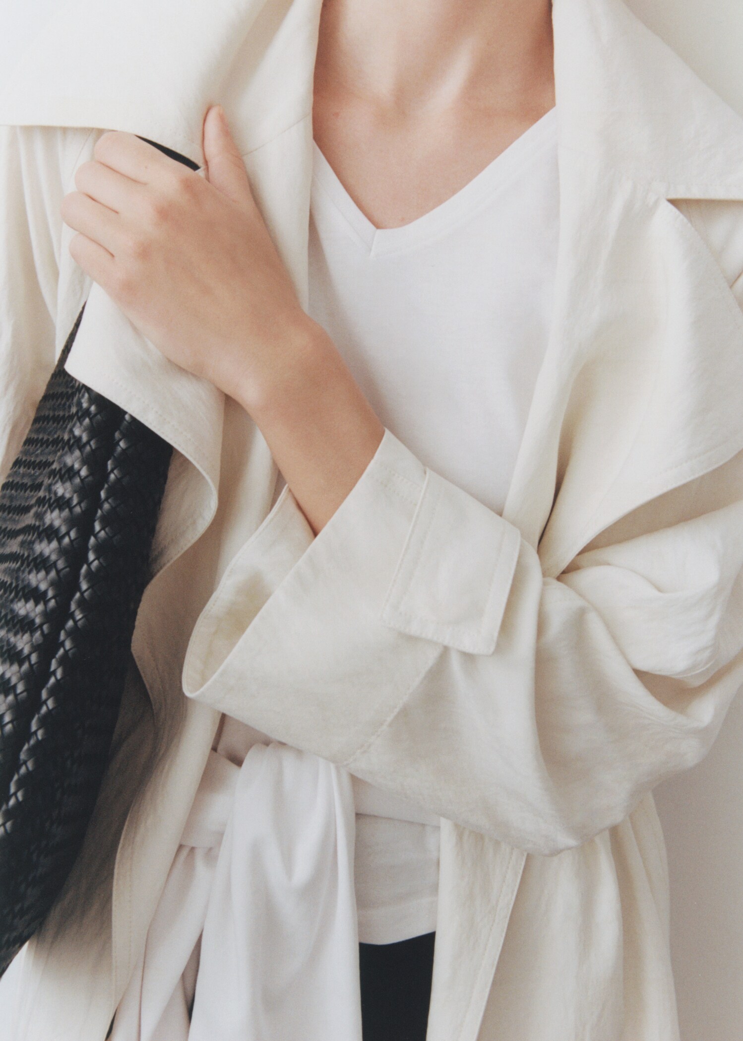 V-neck cotton T-shirt - Details of the article 6