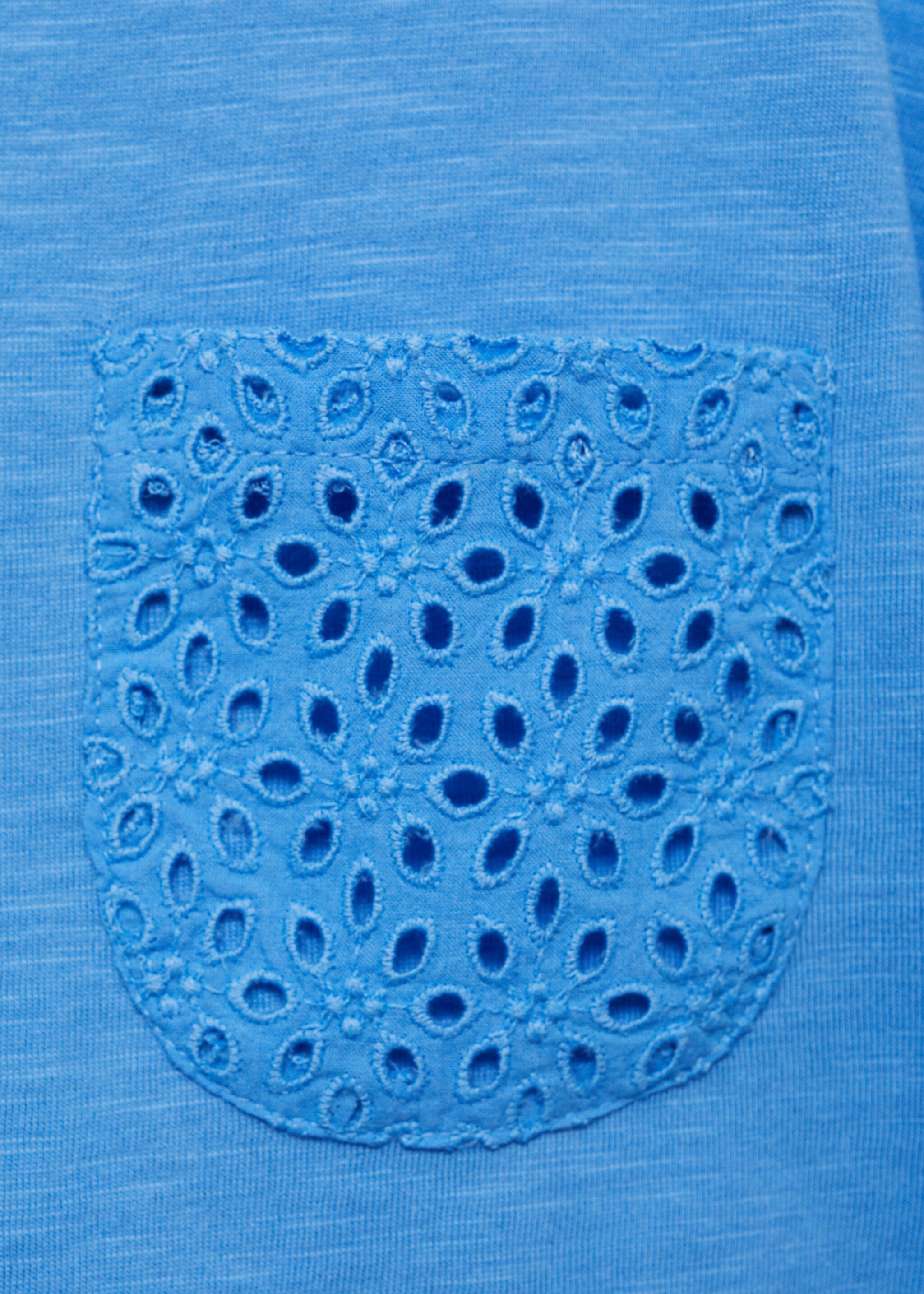 Embroidered chest-pocket T-shirt - Details of the article 8