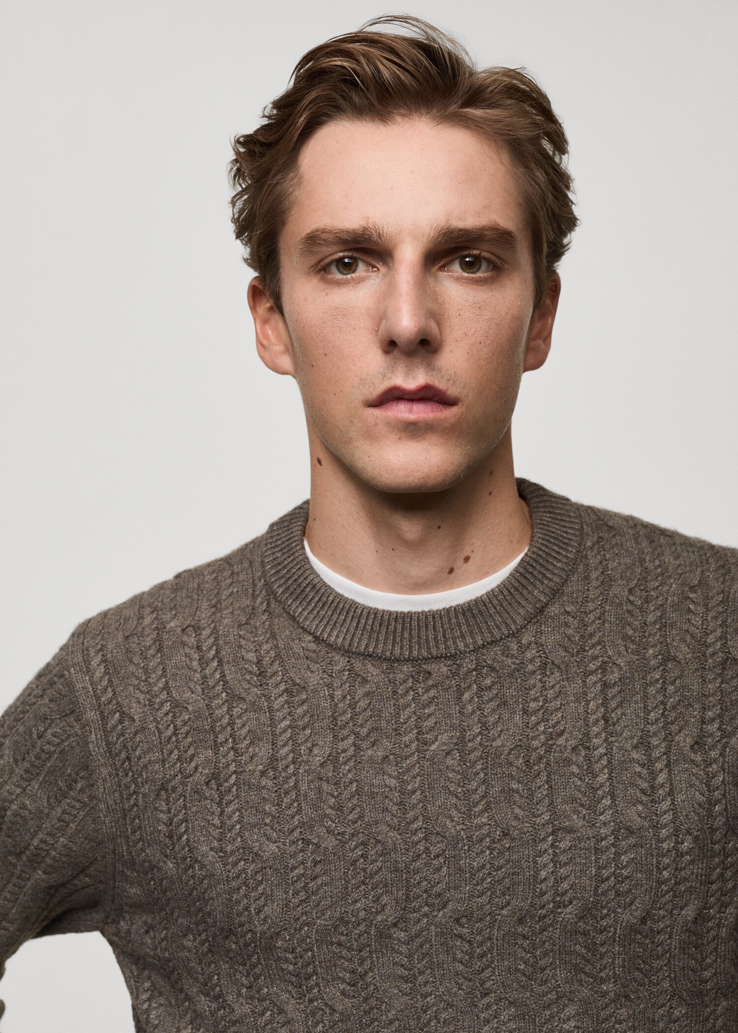 Braided knitted sweater - Details of the article 1