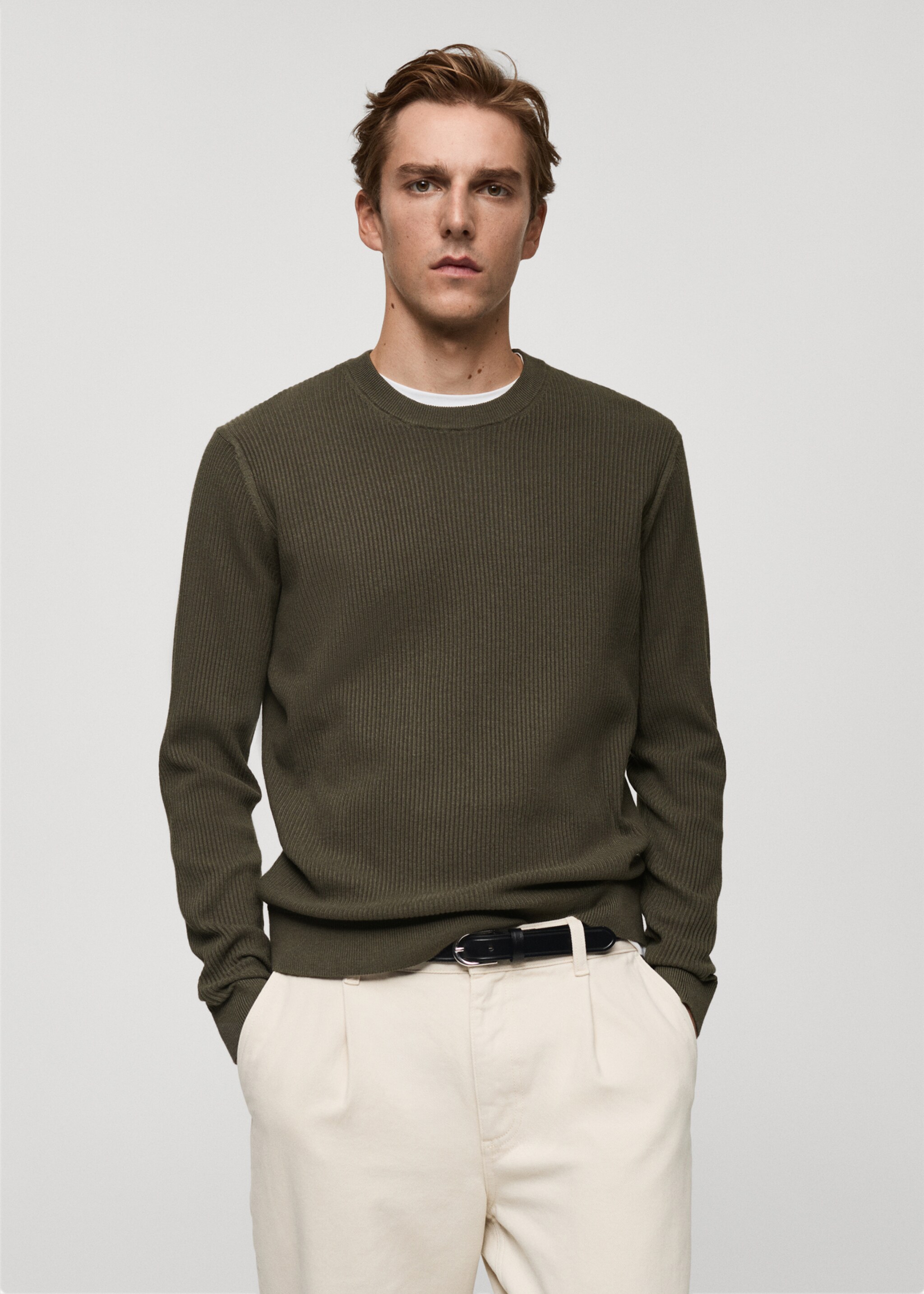 Pull coton maille fine côtelée - Plan moyen