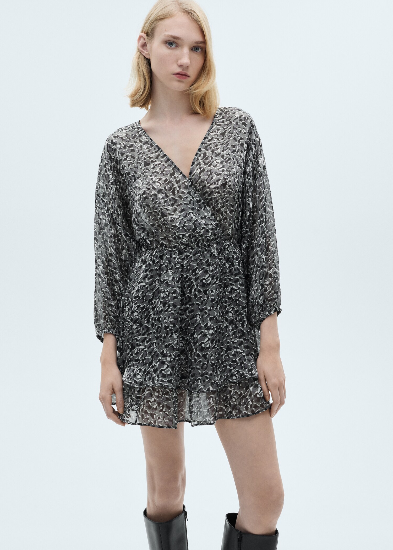 Vestido volantes animal print - Plano medio