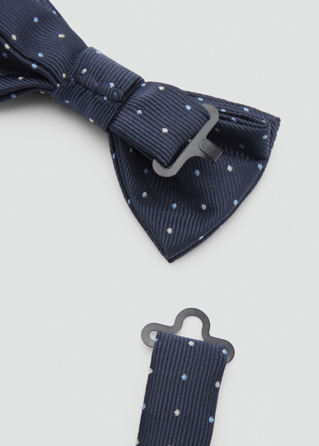 Polka-dots bow tie