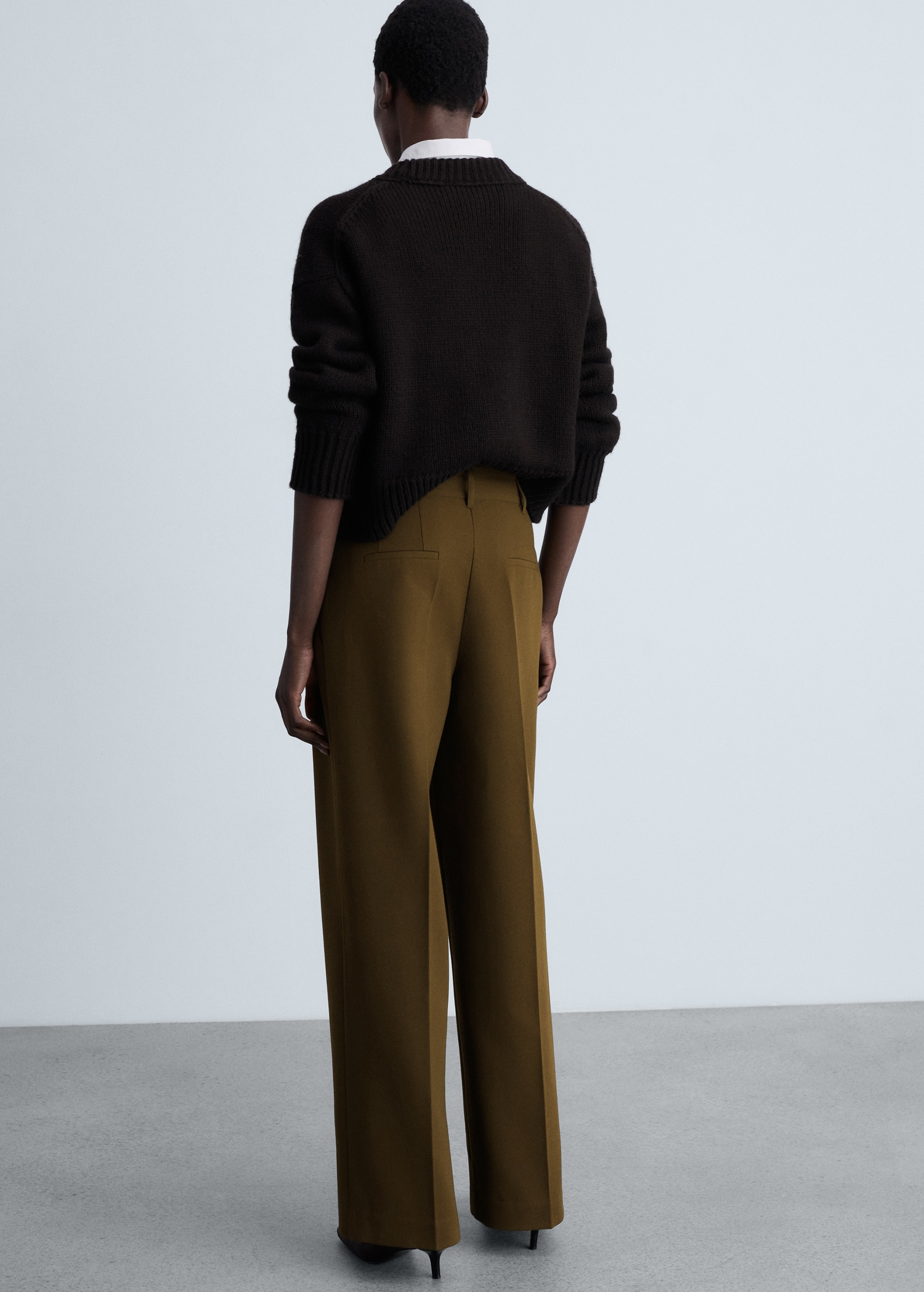 Straight-fit pleated trousers - Reverse of the article