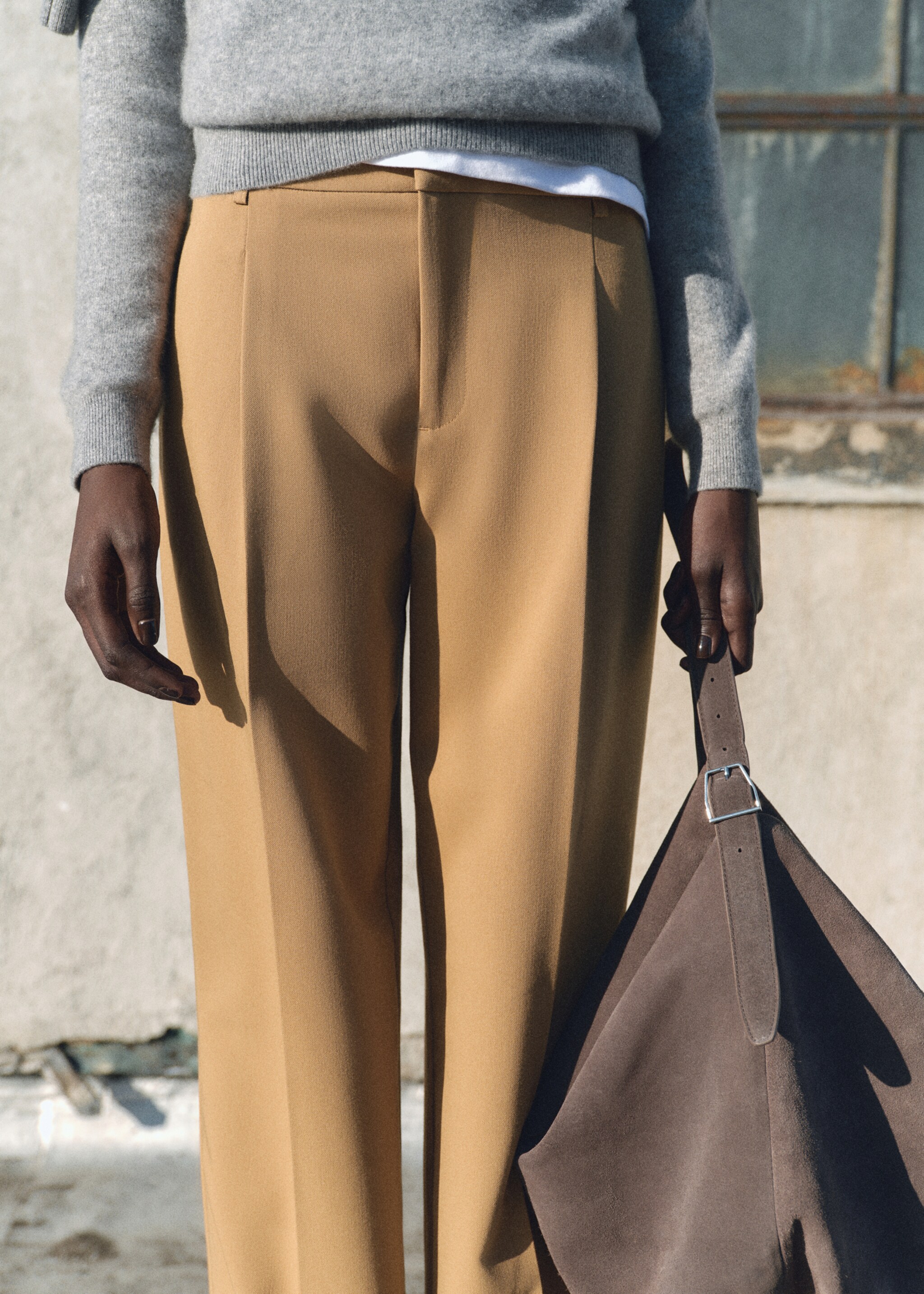 Straight-fit pleated trousers - Medium plane