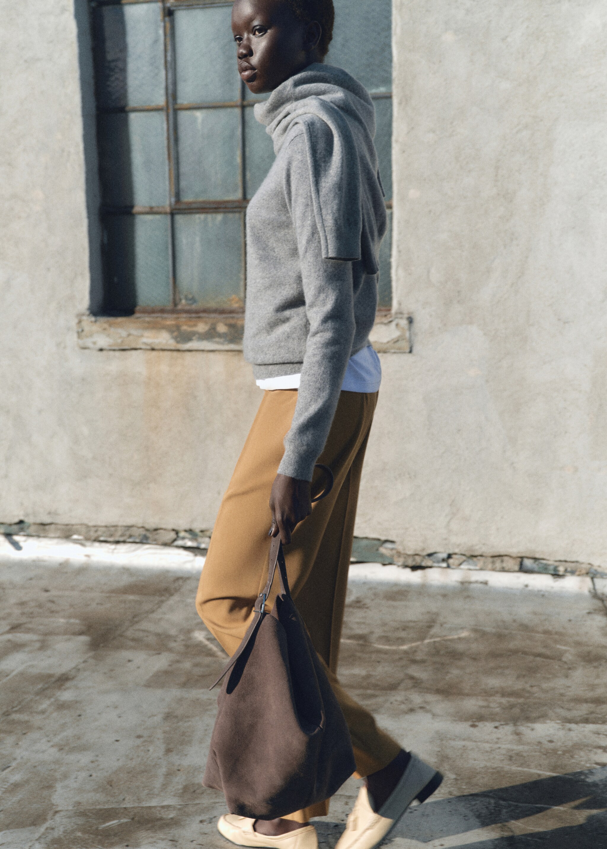 Straight-fit pleated trousers - Details of the article 2
