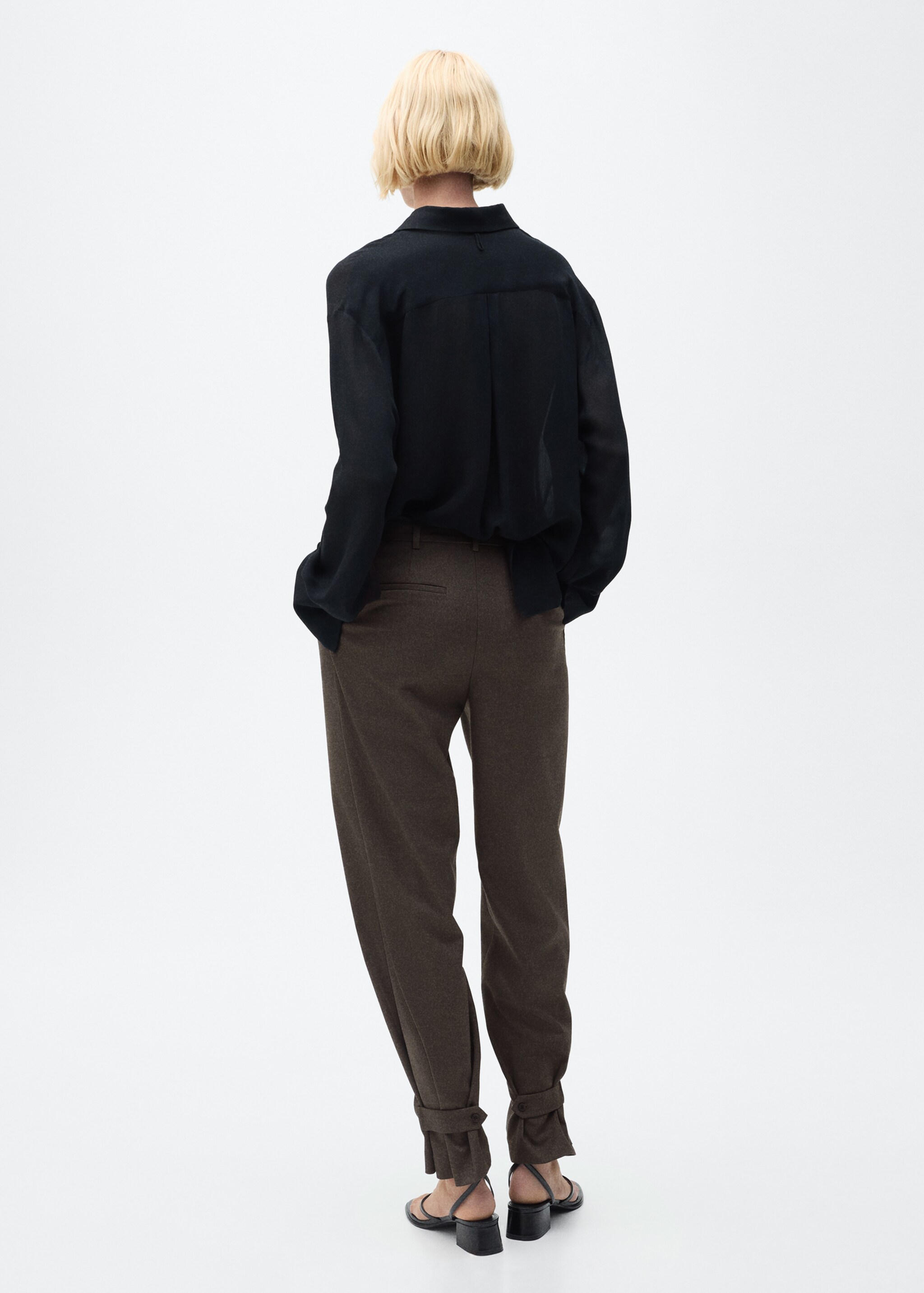 Buttoned-hem Wide-leg trousers - Reverse of the article