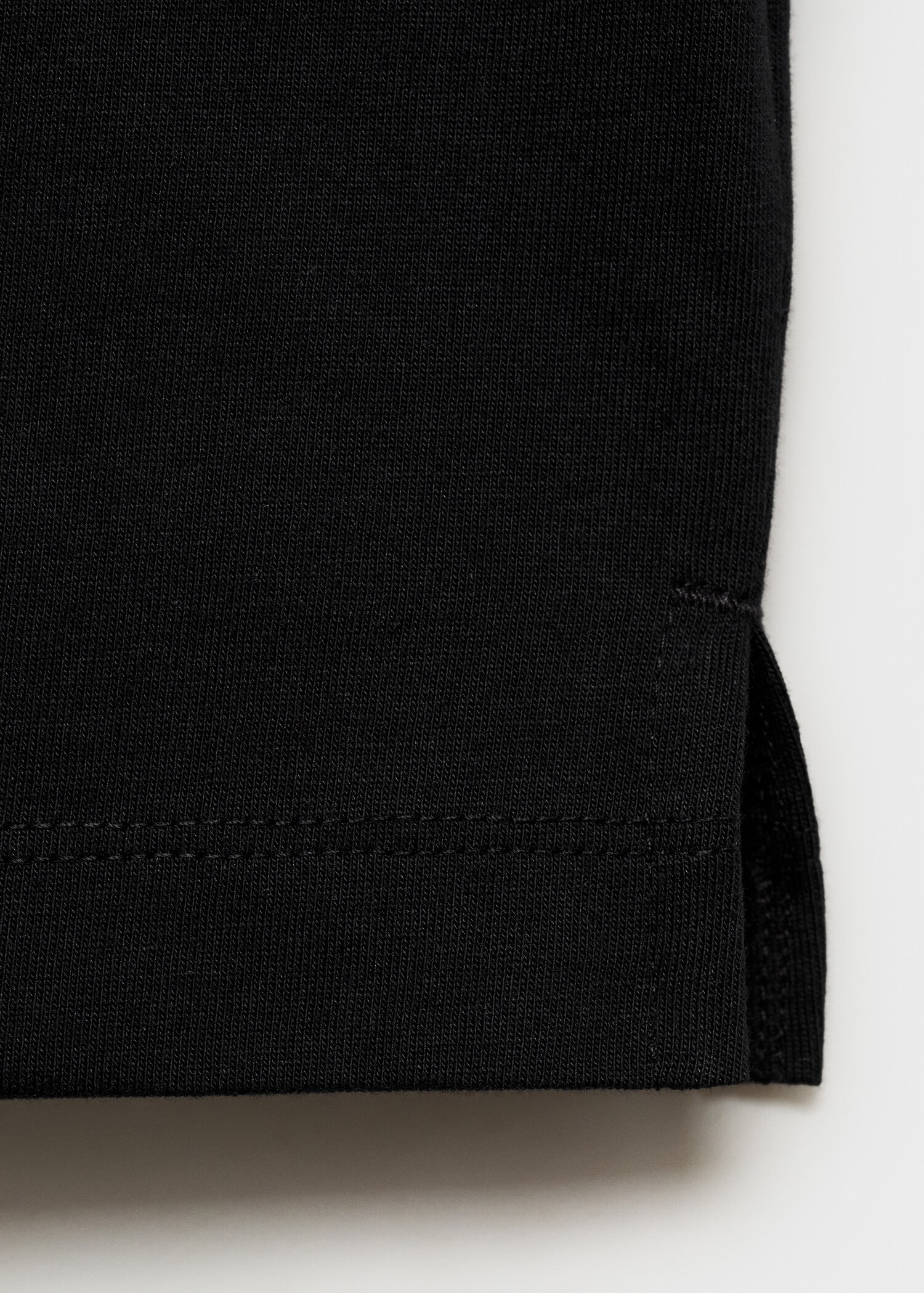 T-Shirt mit V-Ausschnitt - Detail des Artikels 0
