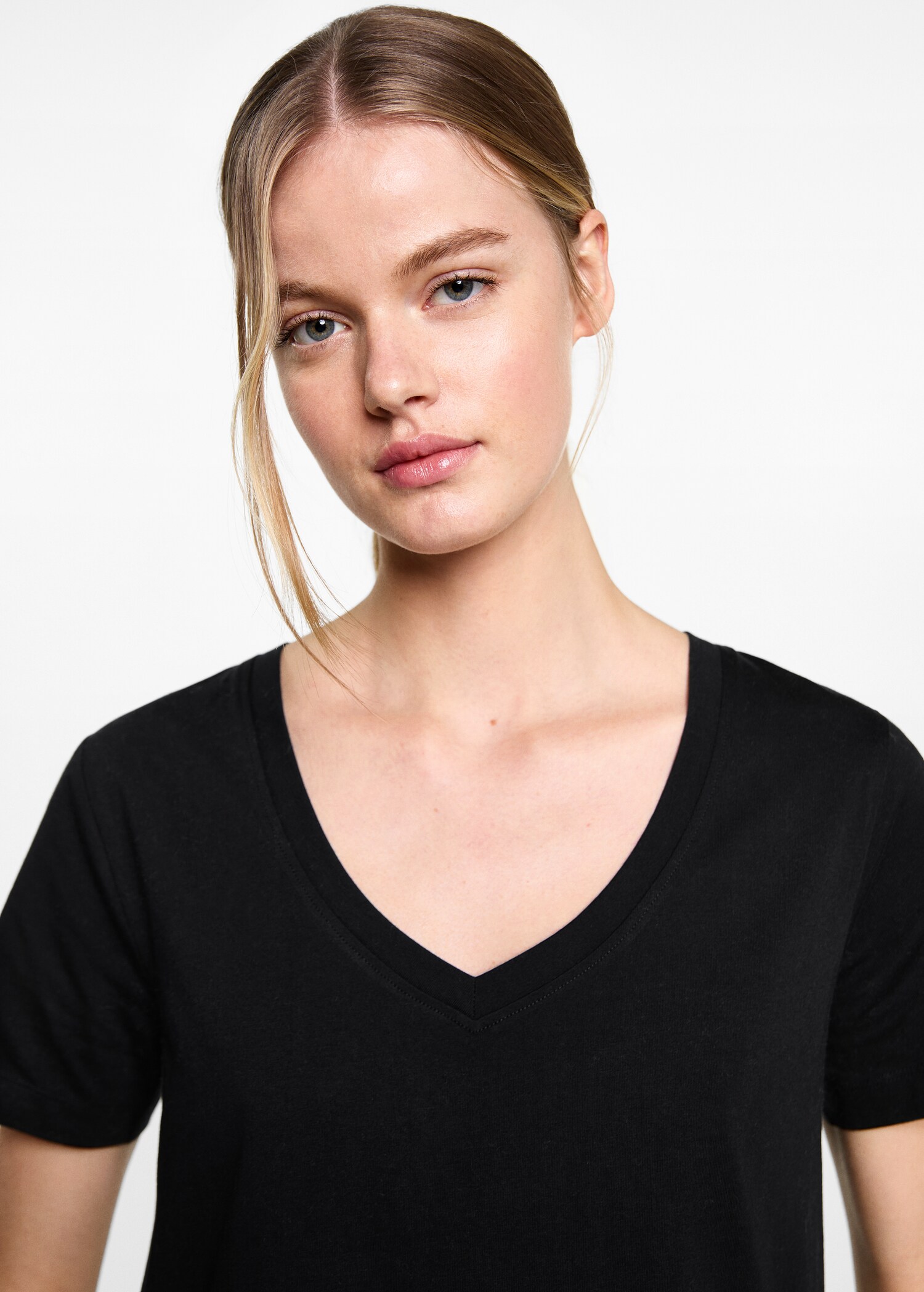T-Shirt mit V-Ausschnitt - Detail des Artikels 1