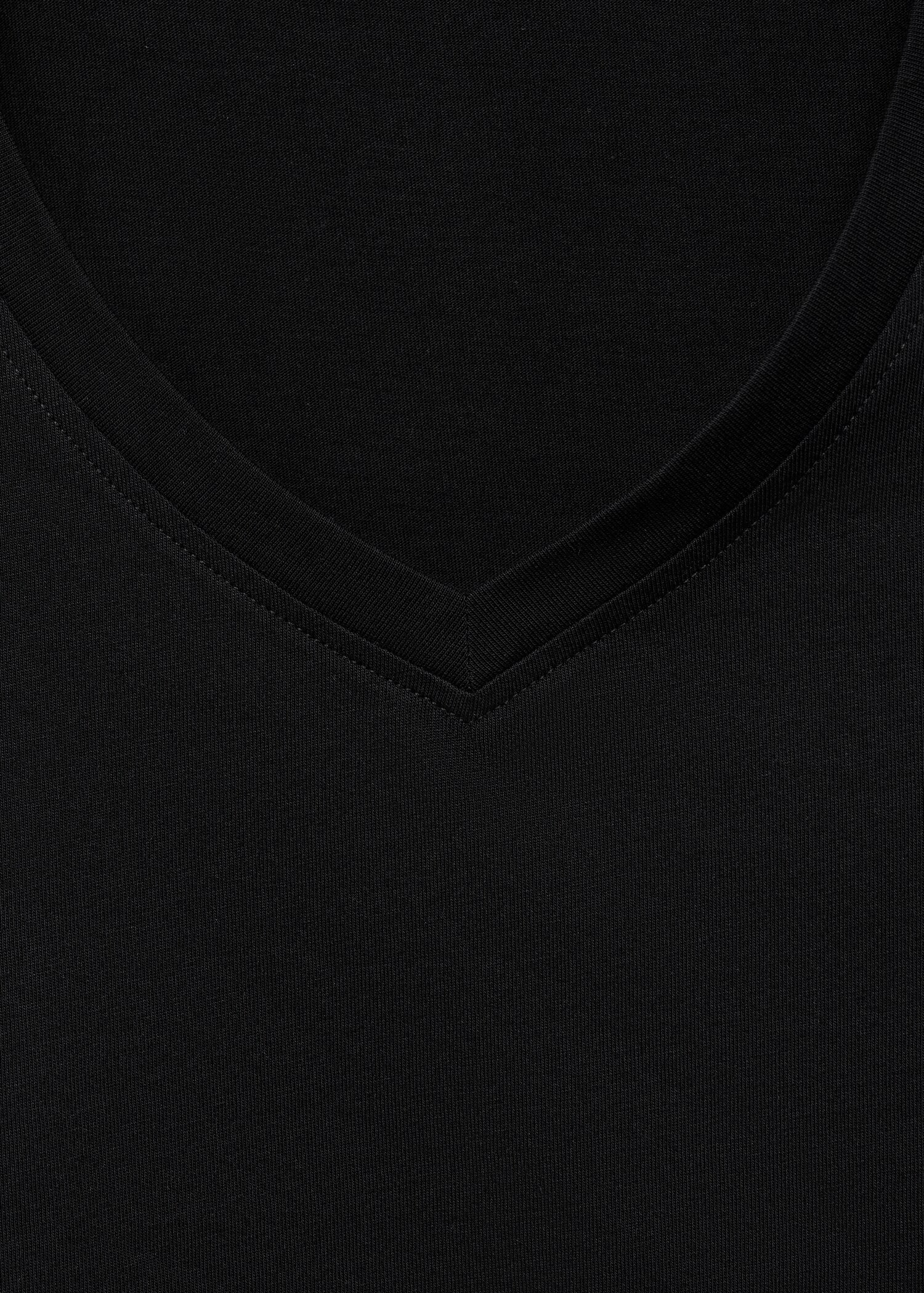 T-Shirt mit V-Ausschnitt - Detail des Artikels 8