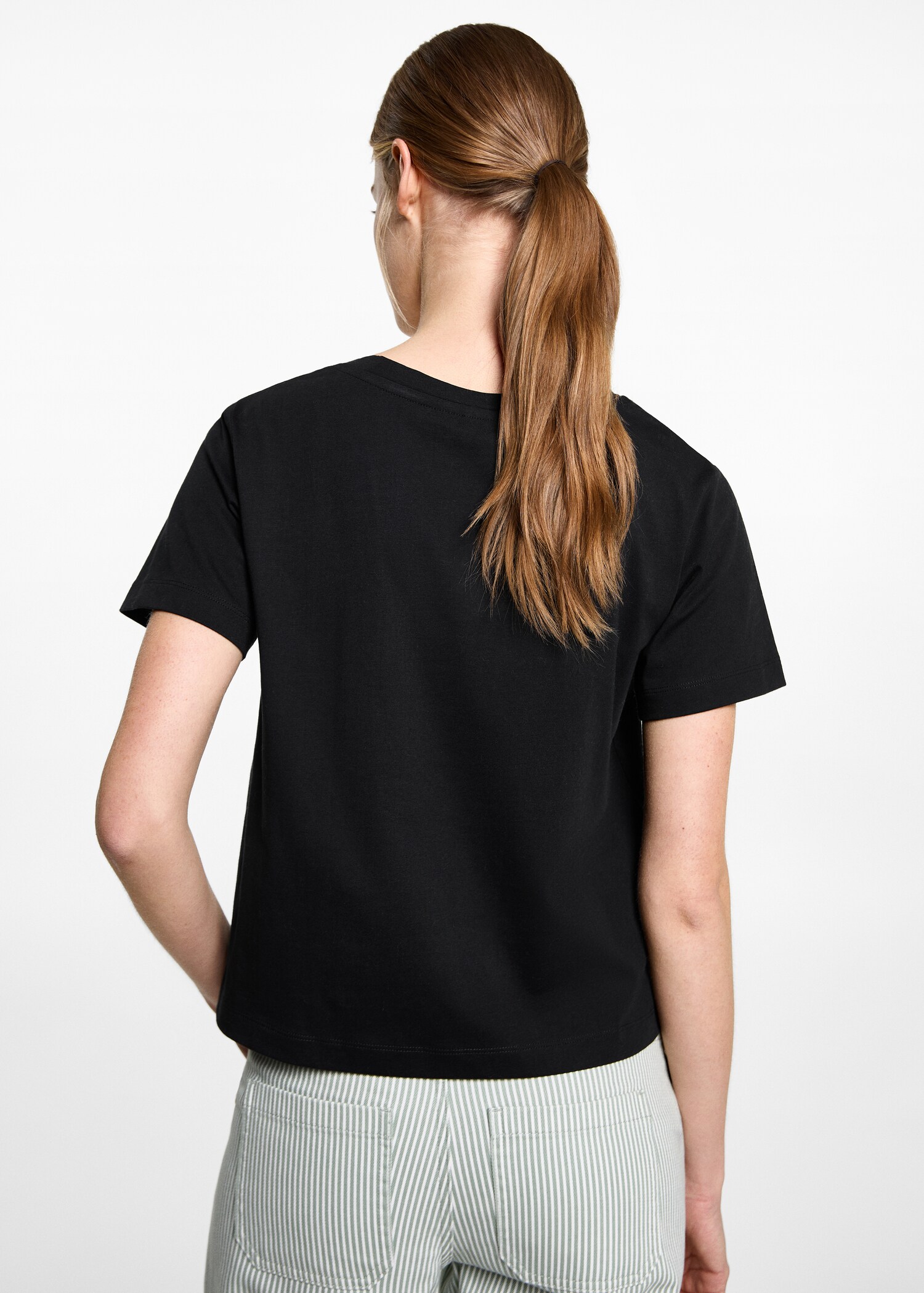 T-Shirt mit V-Ausschnitt - Rückseite des Artikels
