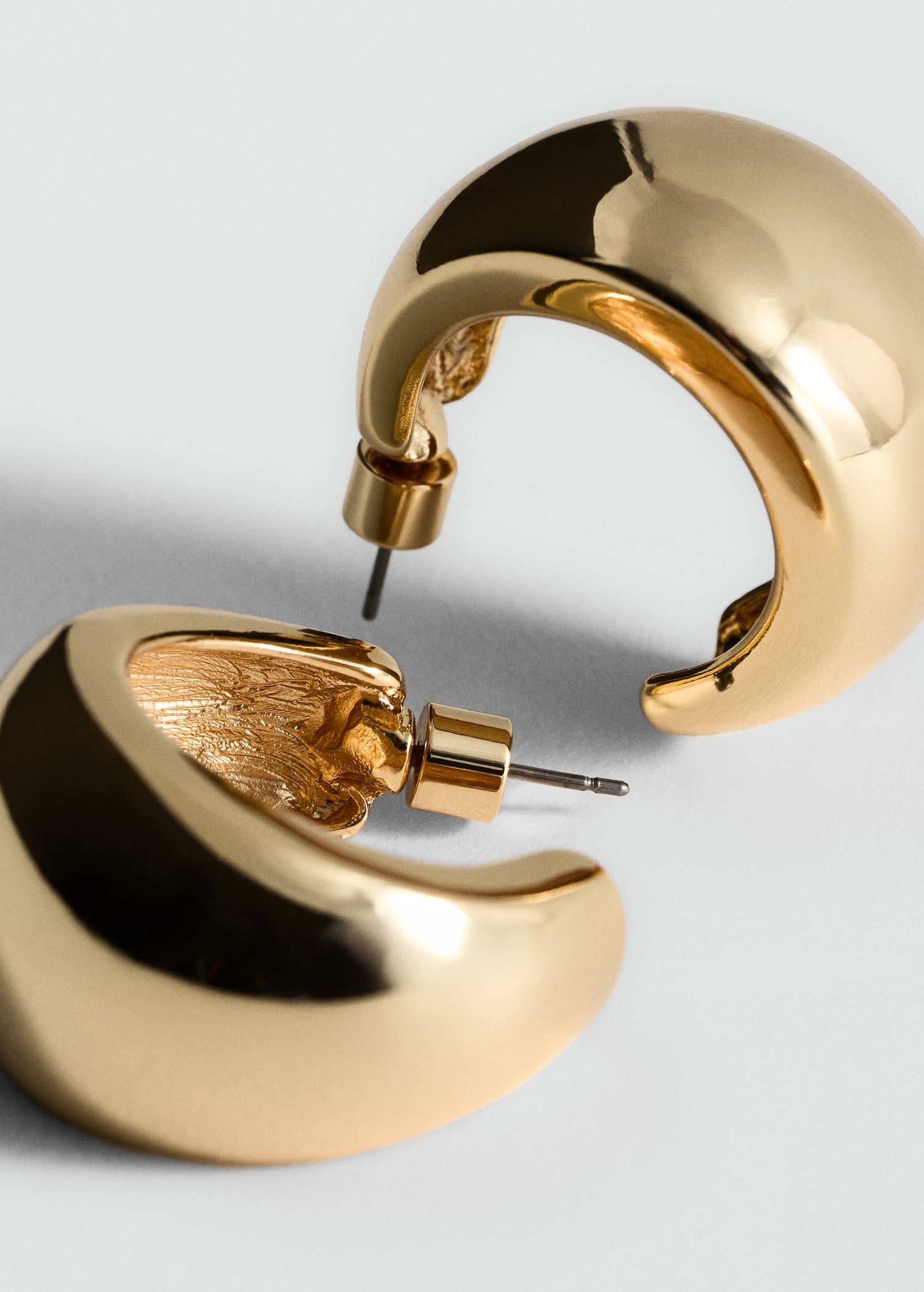 Volume hoop earrings | MANGO Singapore