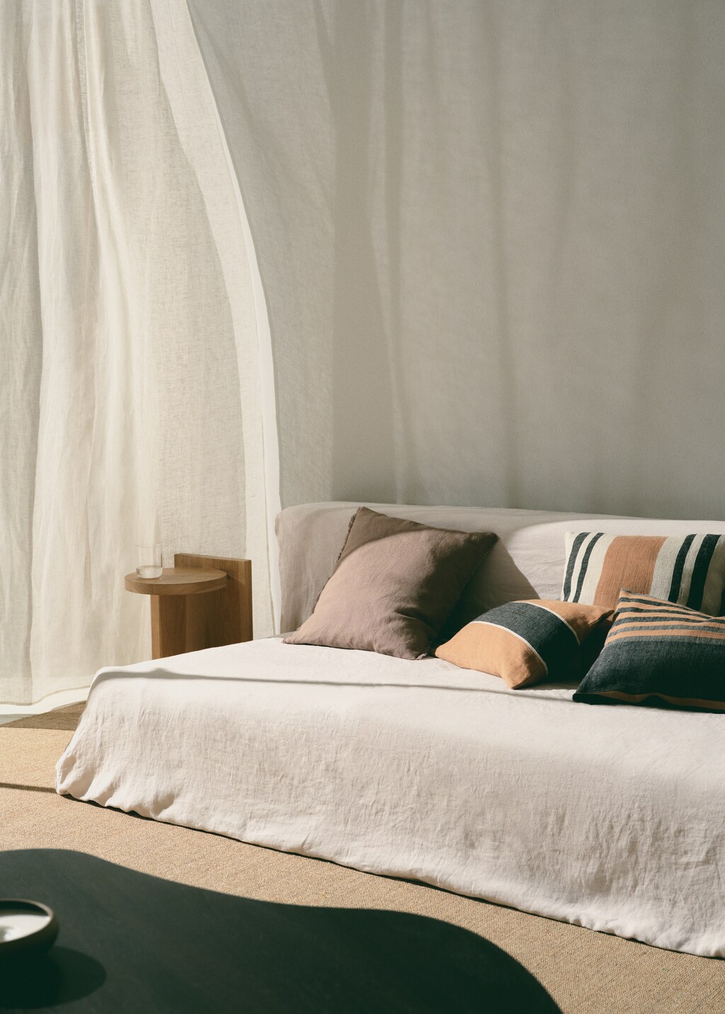 Linen cushion cover with fringes 50x50 cm