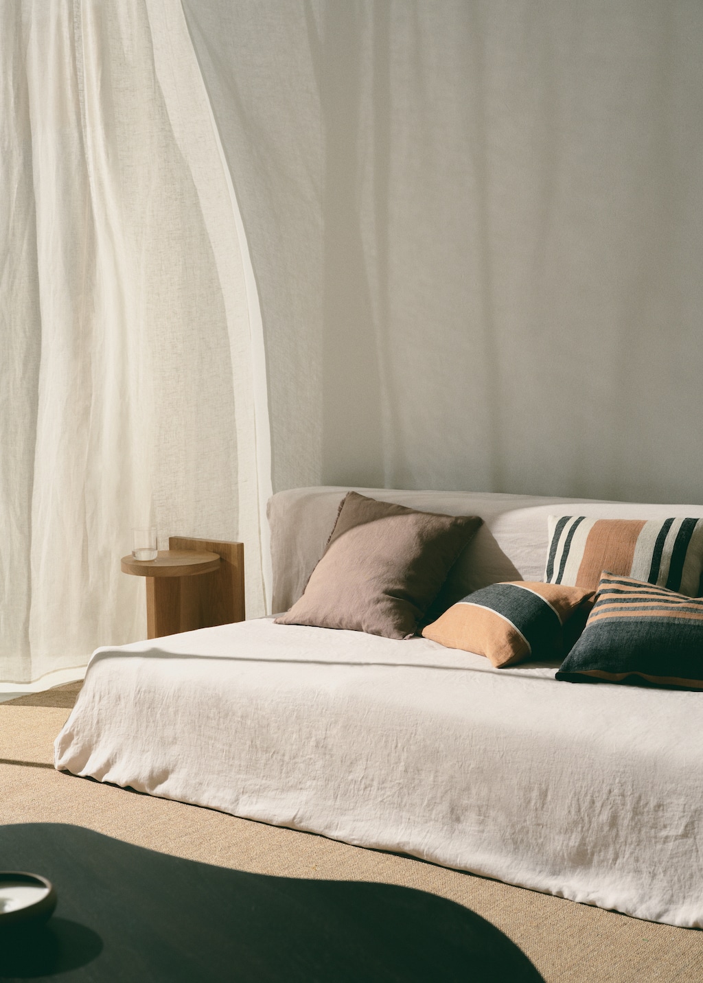 Linen cushion cover with fringes 50x50 cm