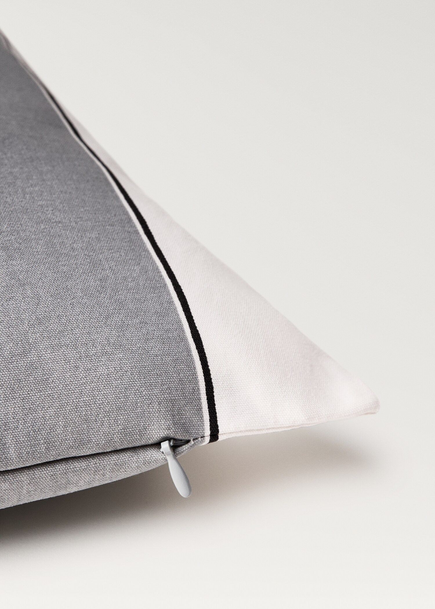 Waterproof striped cushion cover 50x50 cm - Details of the article 2