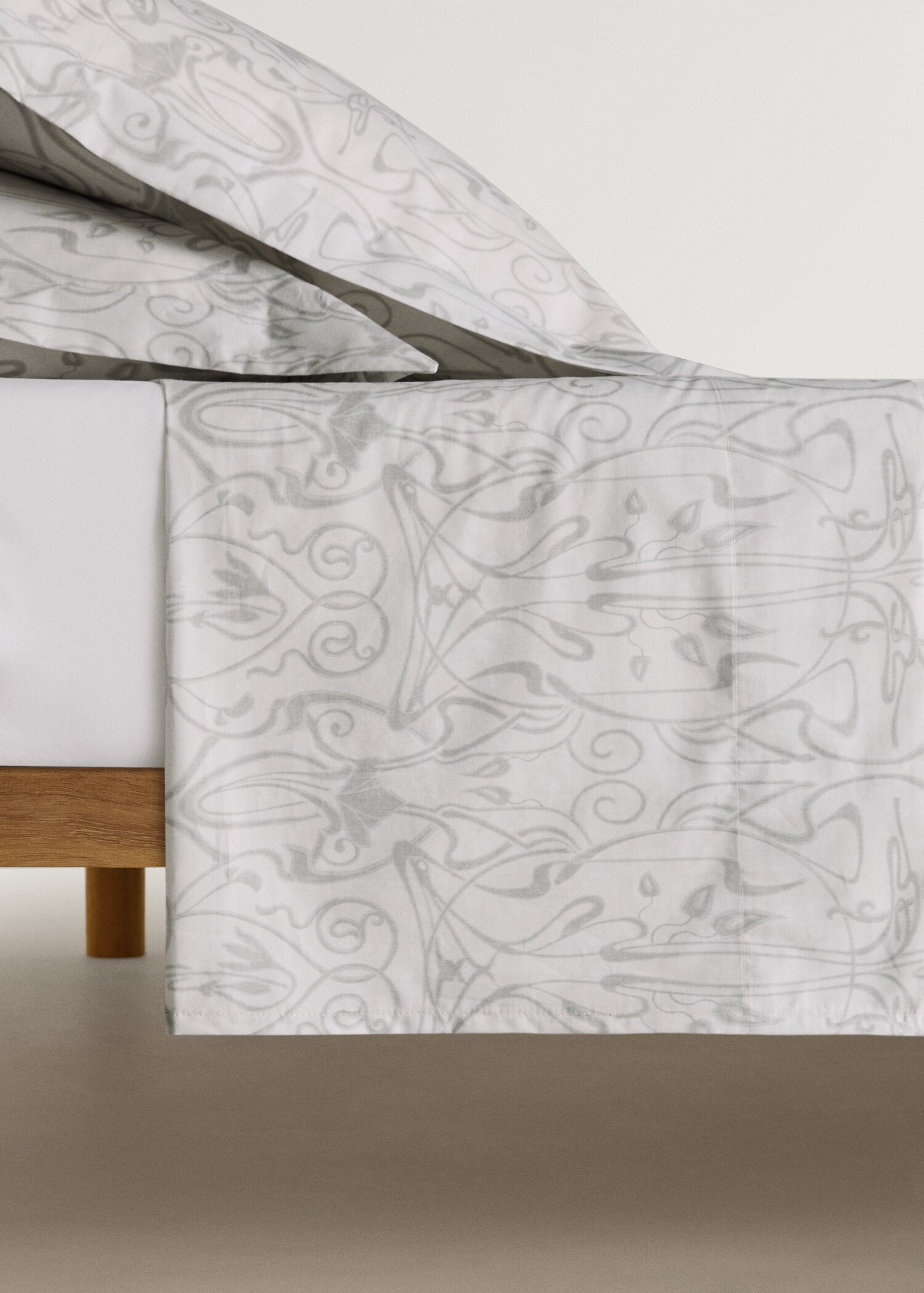 Percale cotton top sheet with ornamental print for 135/140 cm bed - Article without model
