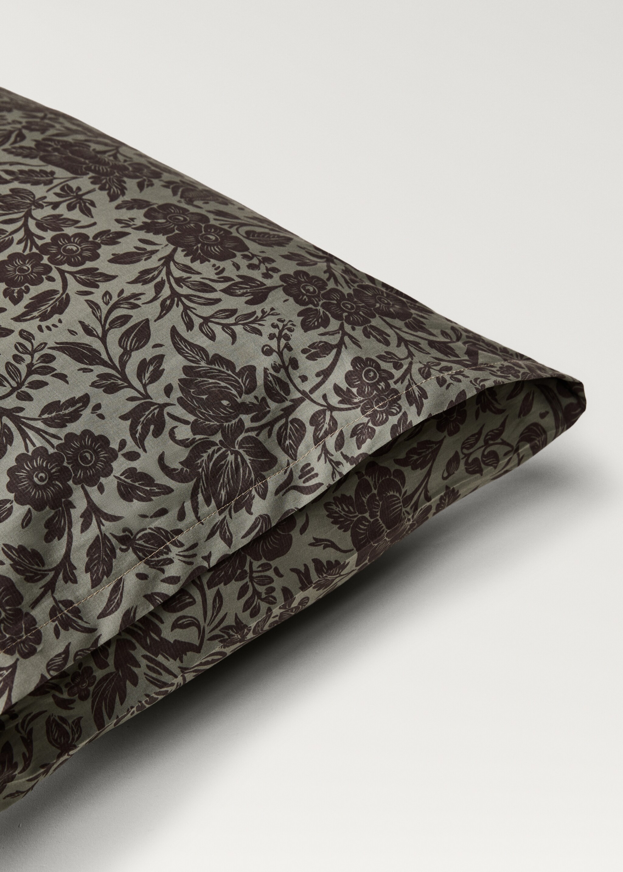 Two cotton percale two-tone floral-print pillowcases 50x75 cm - Details of the article 1