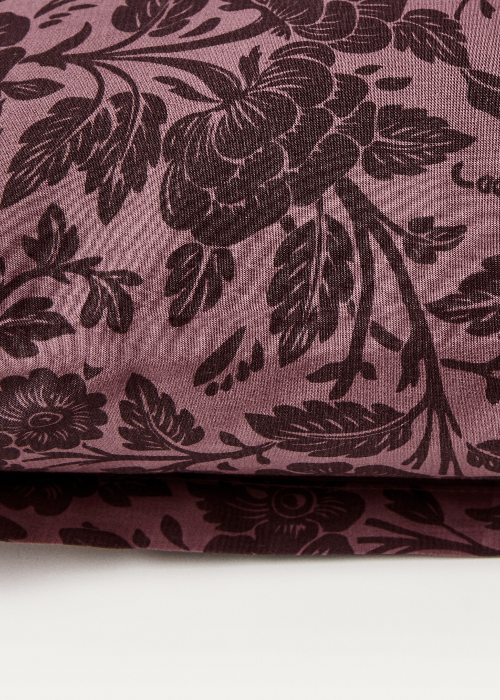 Två tvåfärgade örngott i bomullspercale med blommönster 50x75 cm - Detaljer om artikeln 2