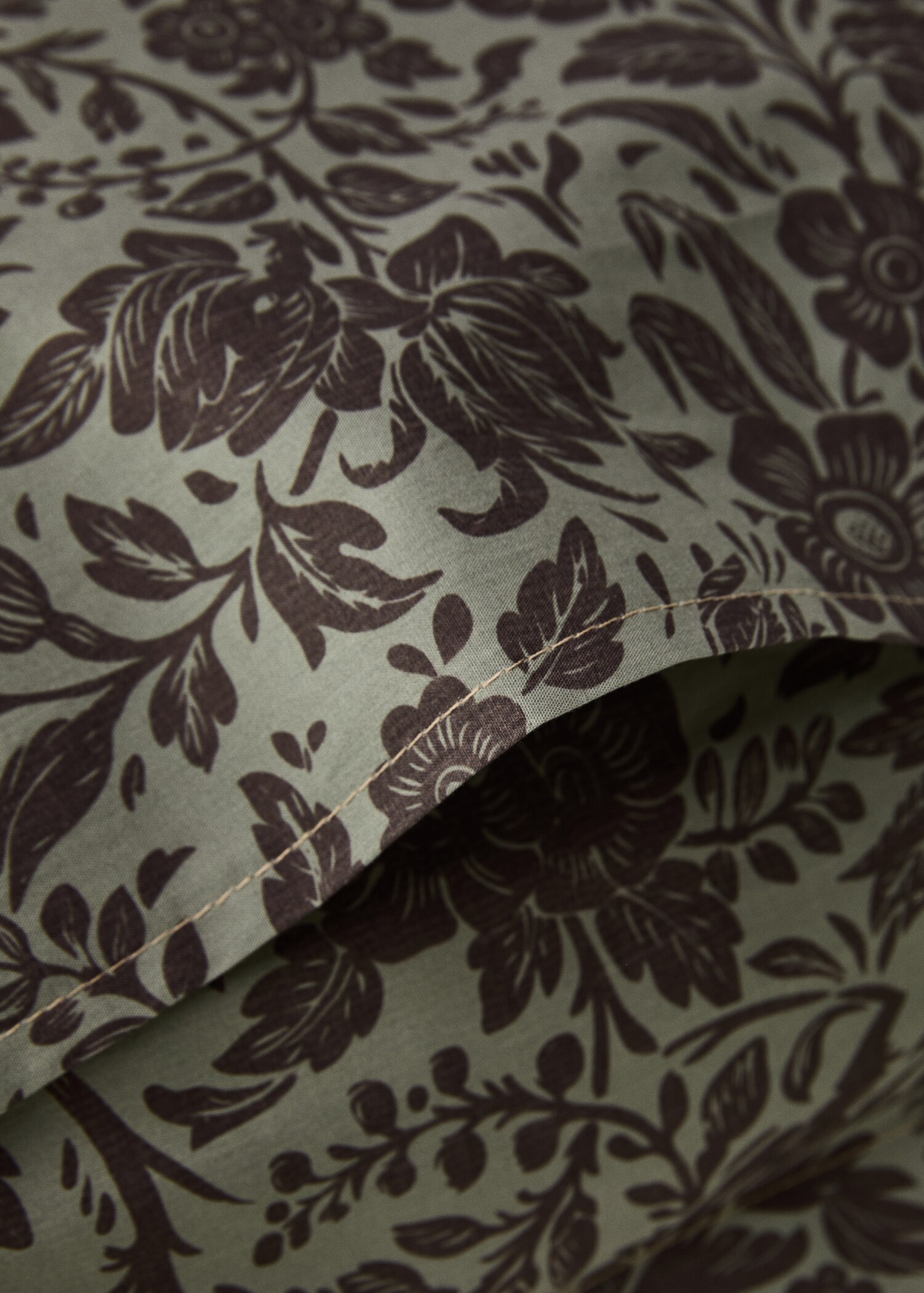 Two cotton percale two-tone floral-print pillowcases 60x60 cm - Details of the article 2
