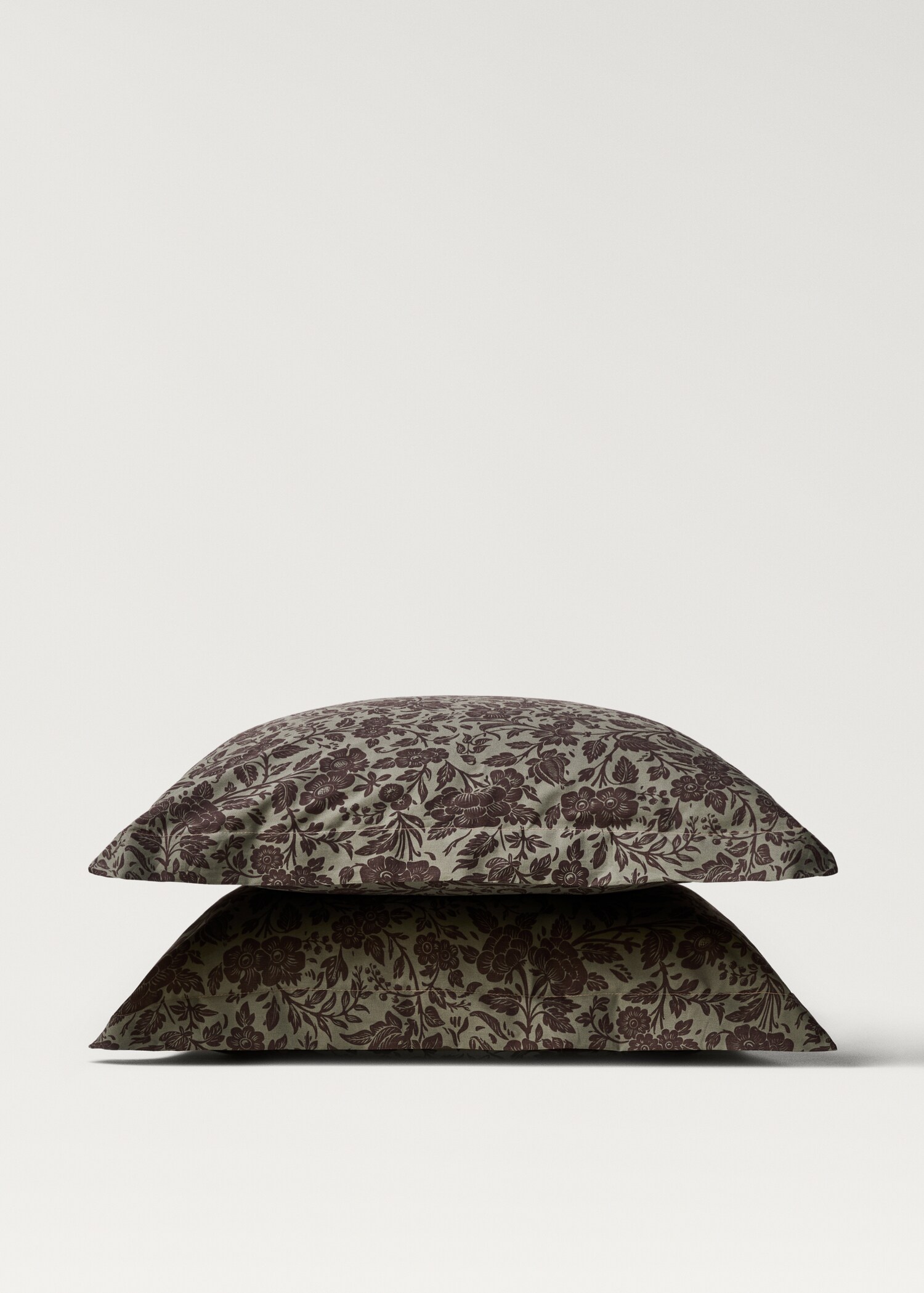 Two cotton percale two-tone floral-print pillowcases 60x60 cm - Details of the article 3