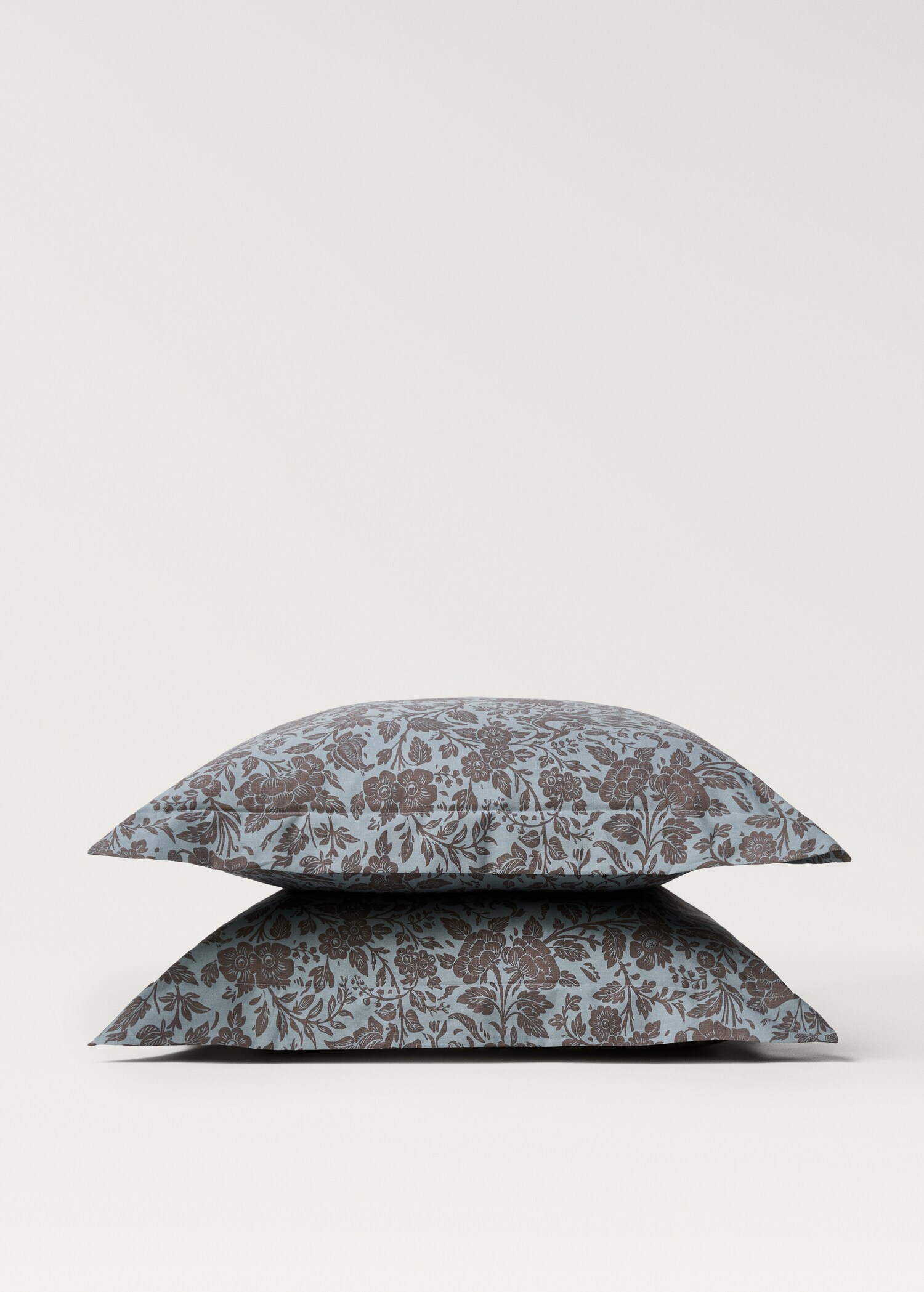 Two cotton percale two-tone floral-print pillowcases 60x60 cm - Details of the article 1