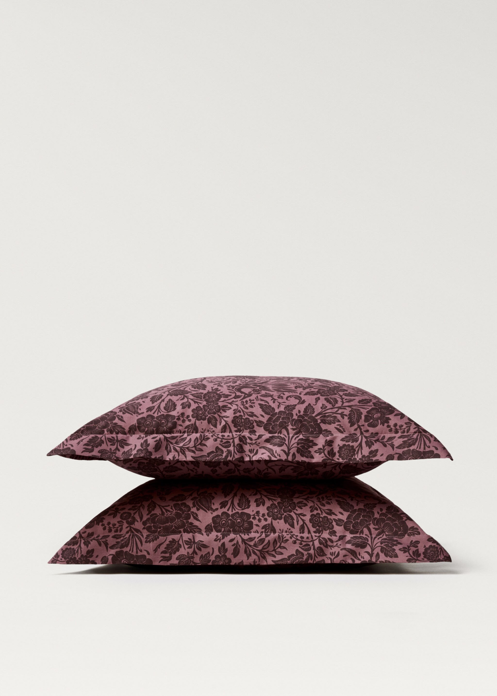 Two cotton percale two-tone floral-print pillowcases 60x60 cm - Details of the article 3