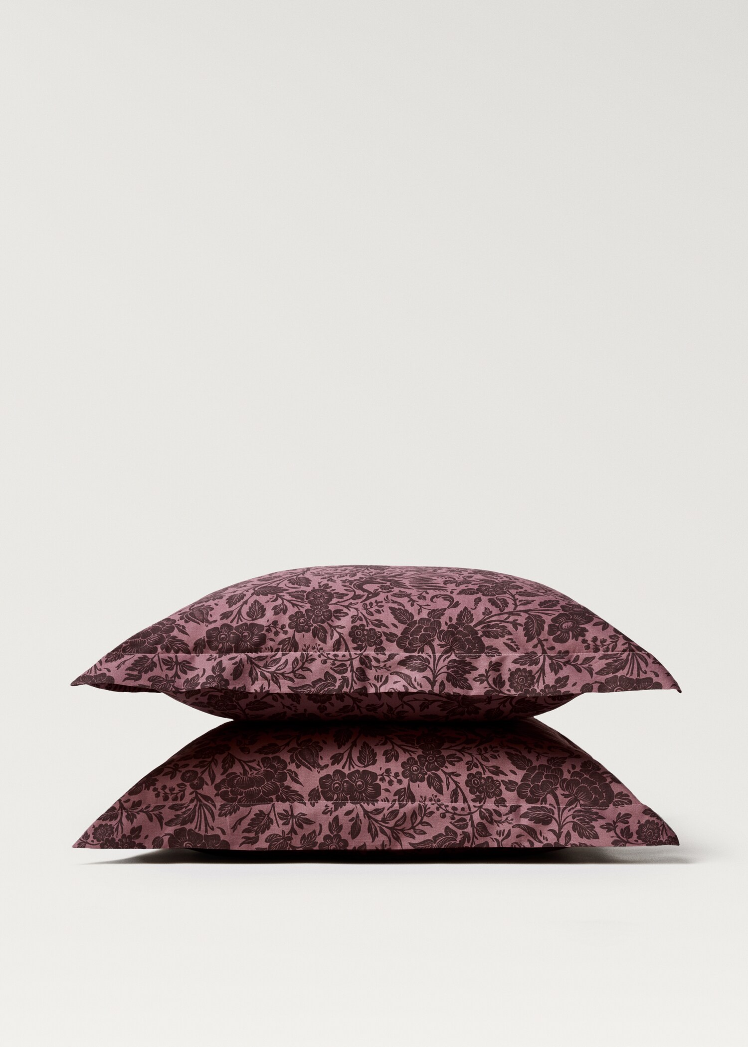 Two cotton percale two-tone floral-print pillowcases 60x60 cm - Details of the article 3