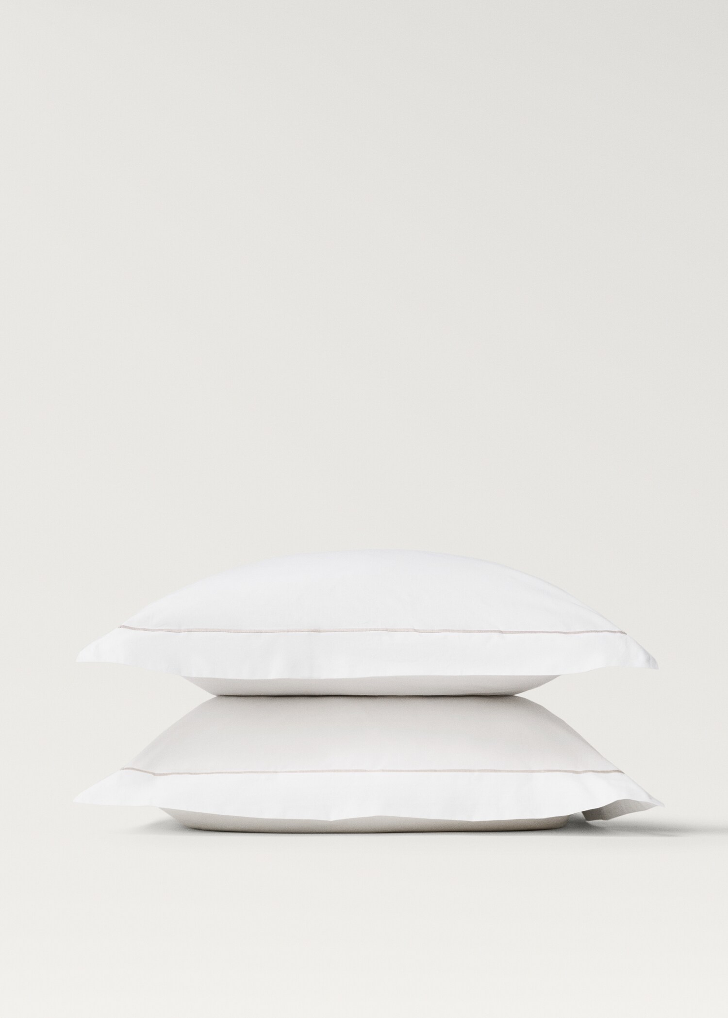 Two cotton percale pillowcases with scalloped detail 60x60 cm - Details of the article 1
