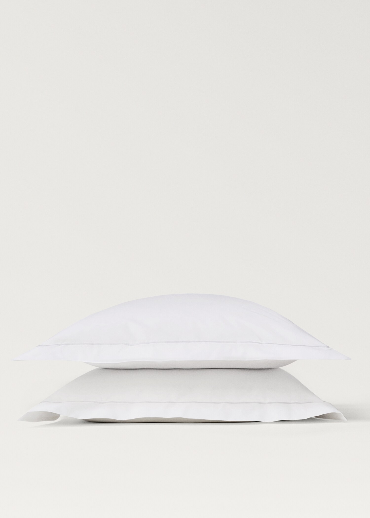 Two cotton percale pillowcases with scalloped detail 60x60 cm - Details of the article 1