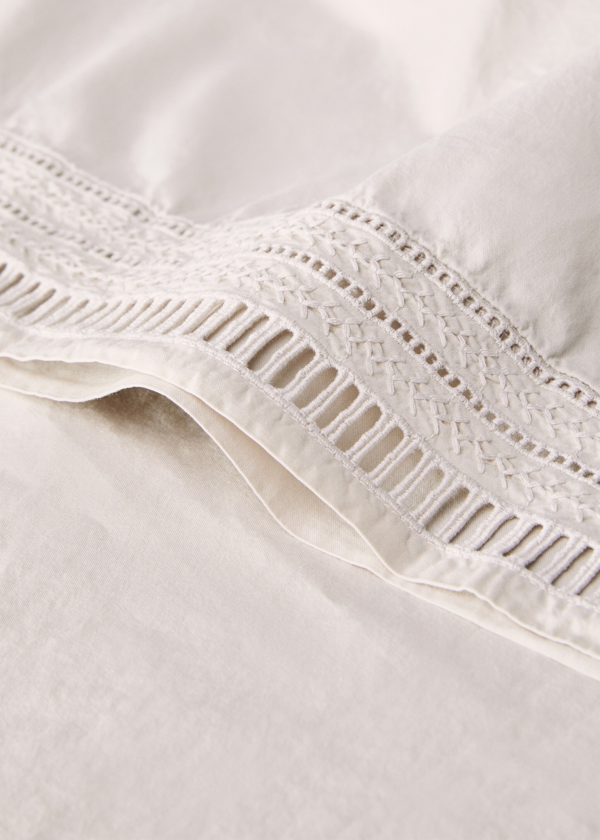 Top sheet with embroidered finish for 180/200 cm bed - Details of the article 1
