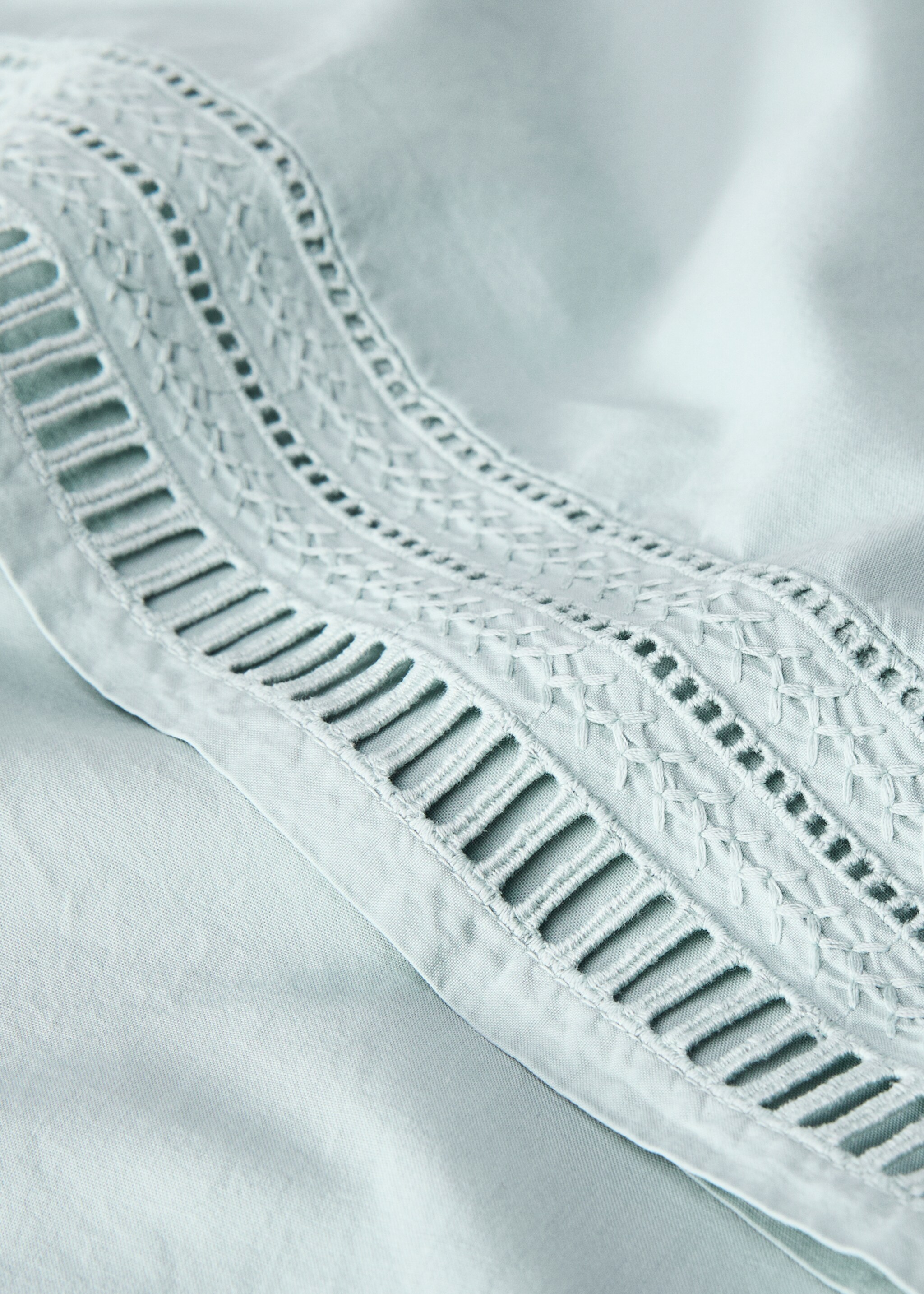 Top sheet with embroided trim for 135/140 cm bed - Details of the article 1