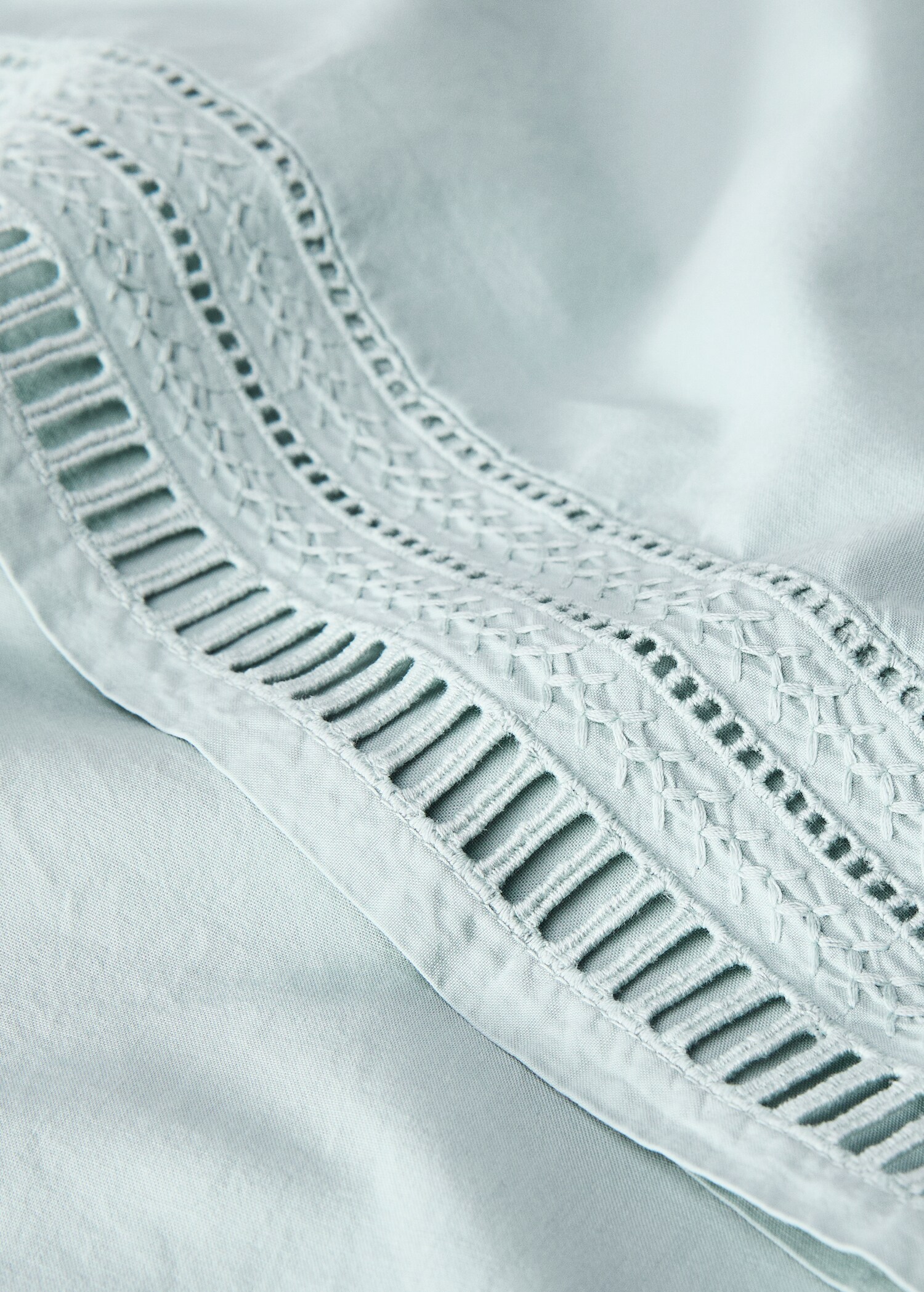 Top sheet with embroided trim for 135/140 cm bed - Details of the article 1