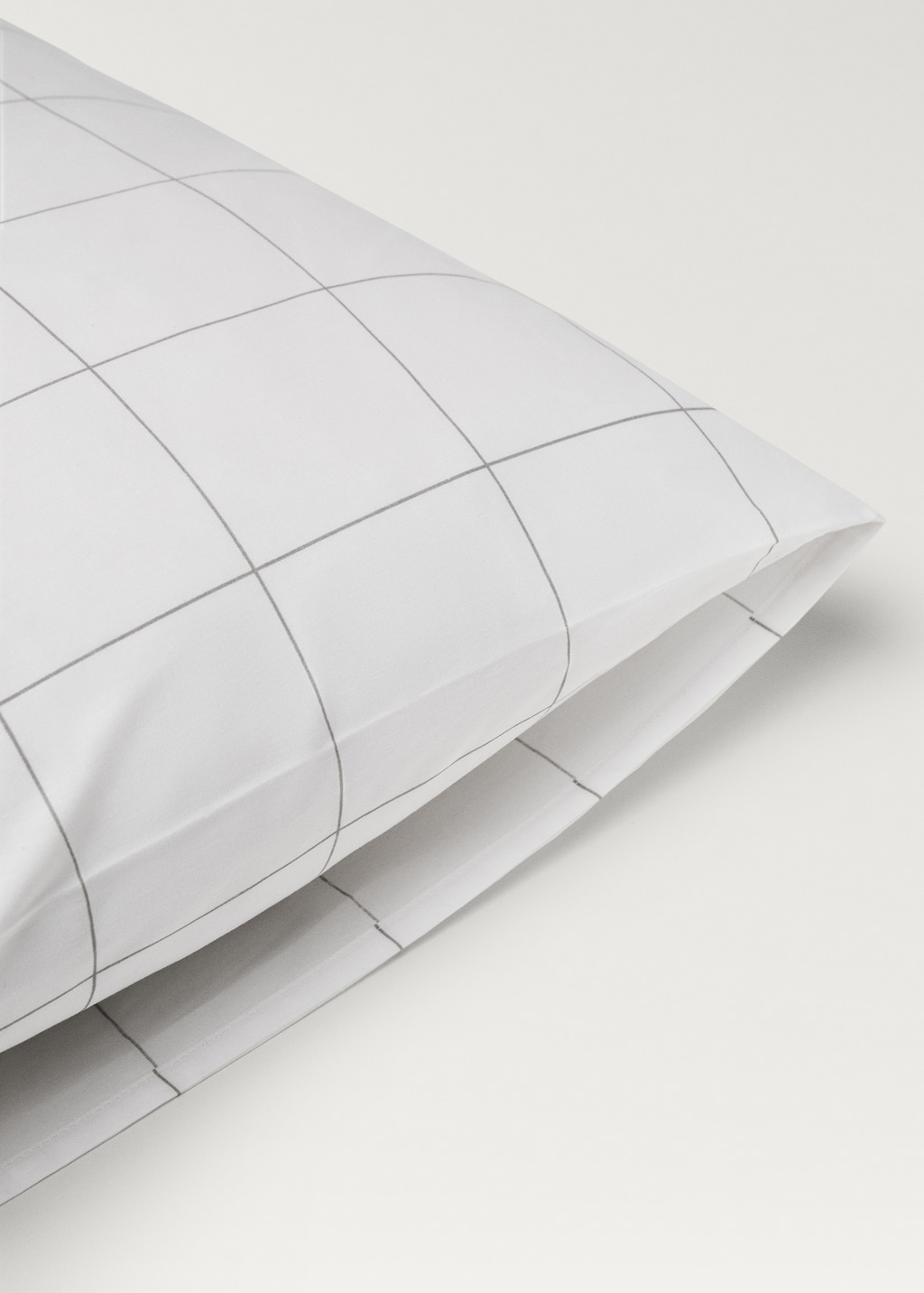 Two cotton percale two-tone check pillowcases 50x75 cm