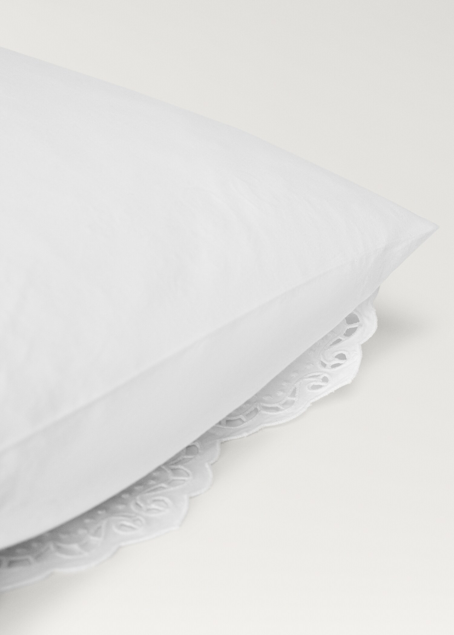 Two embroidered cotton pillowcases with openwork embroidery 50x75 cm - Details of the article 3