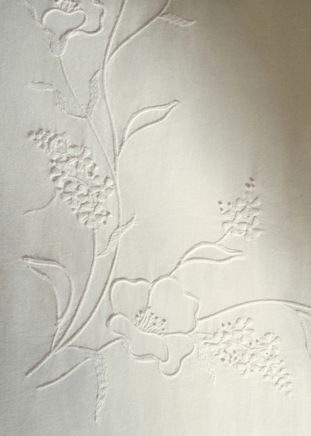 Two cotton hand-embroidered floral pillowcases 50x75 cm