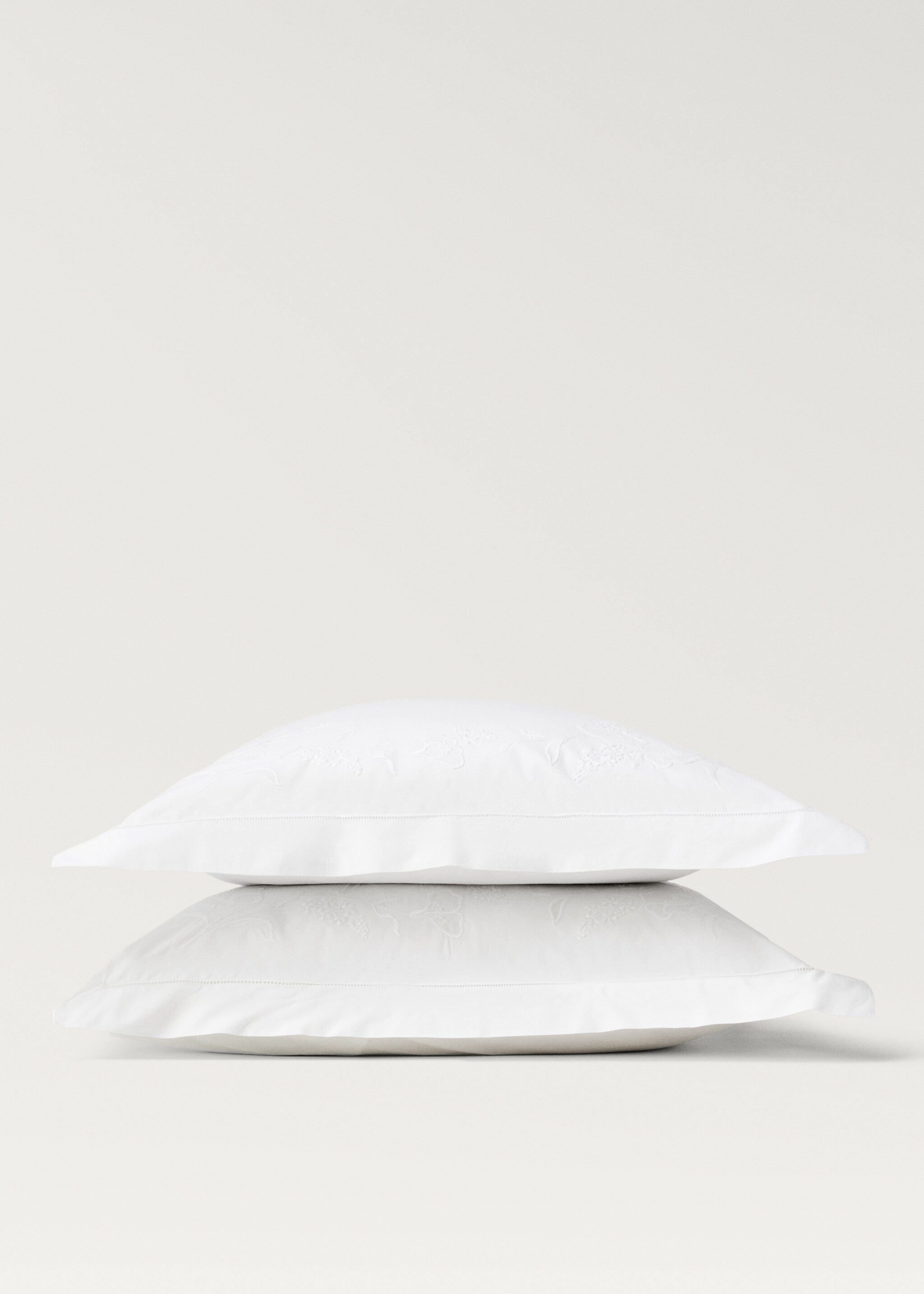 Two cotton pillowcases with hand-embroidered flowers 60x60 cm - Details of the article 1, White. Ref: 87012997-00.