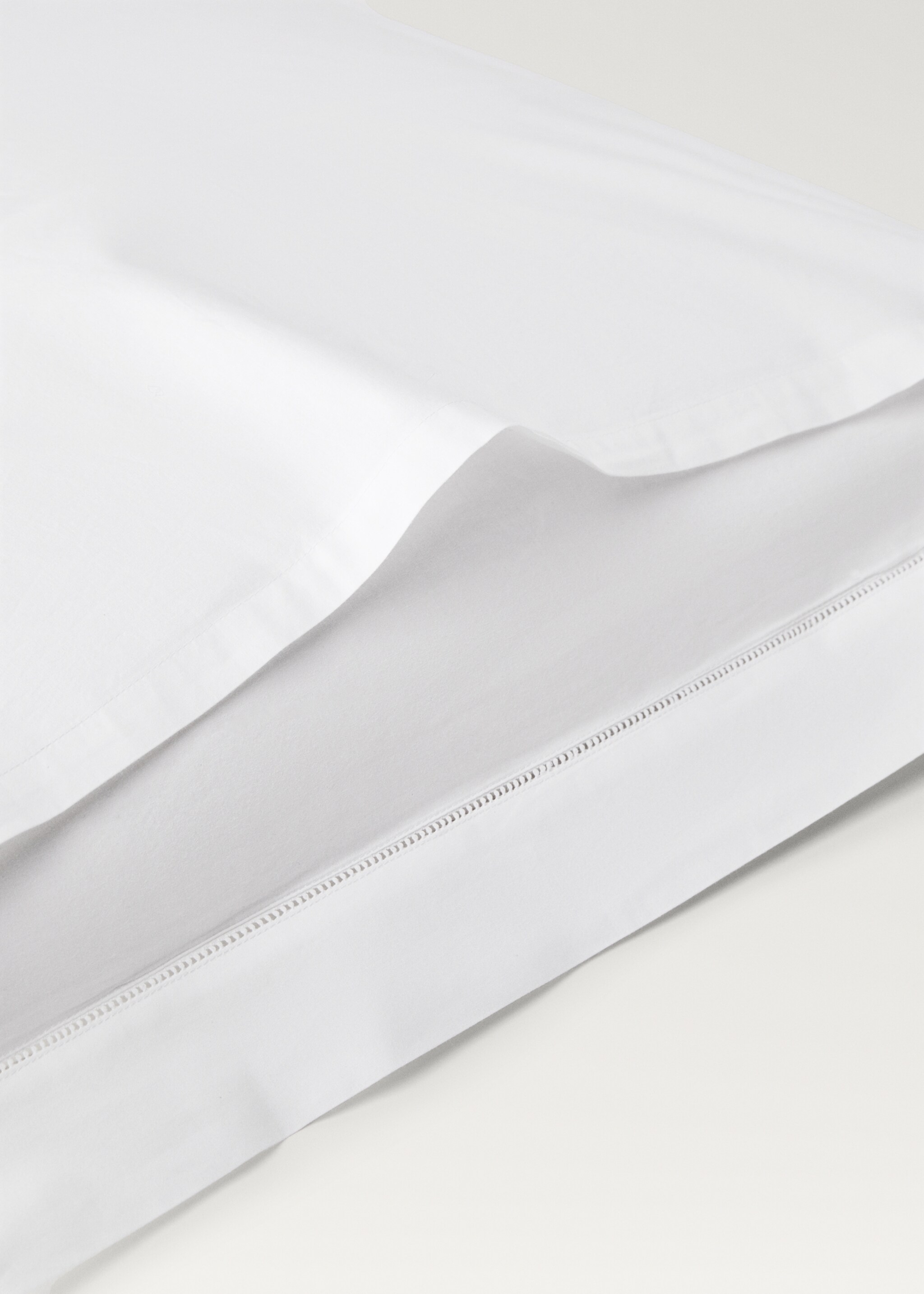 Two cotton pillowcases with hand-embroidered flowers 60x60 cm - Details of the article 3, White. Ref: 87012997-00.