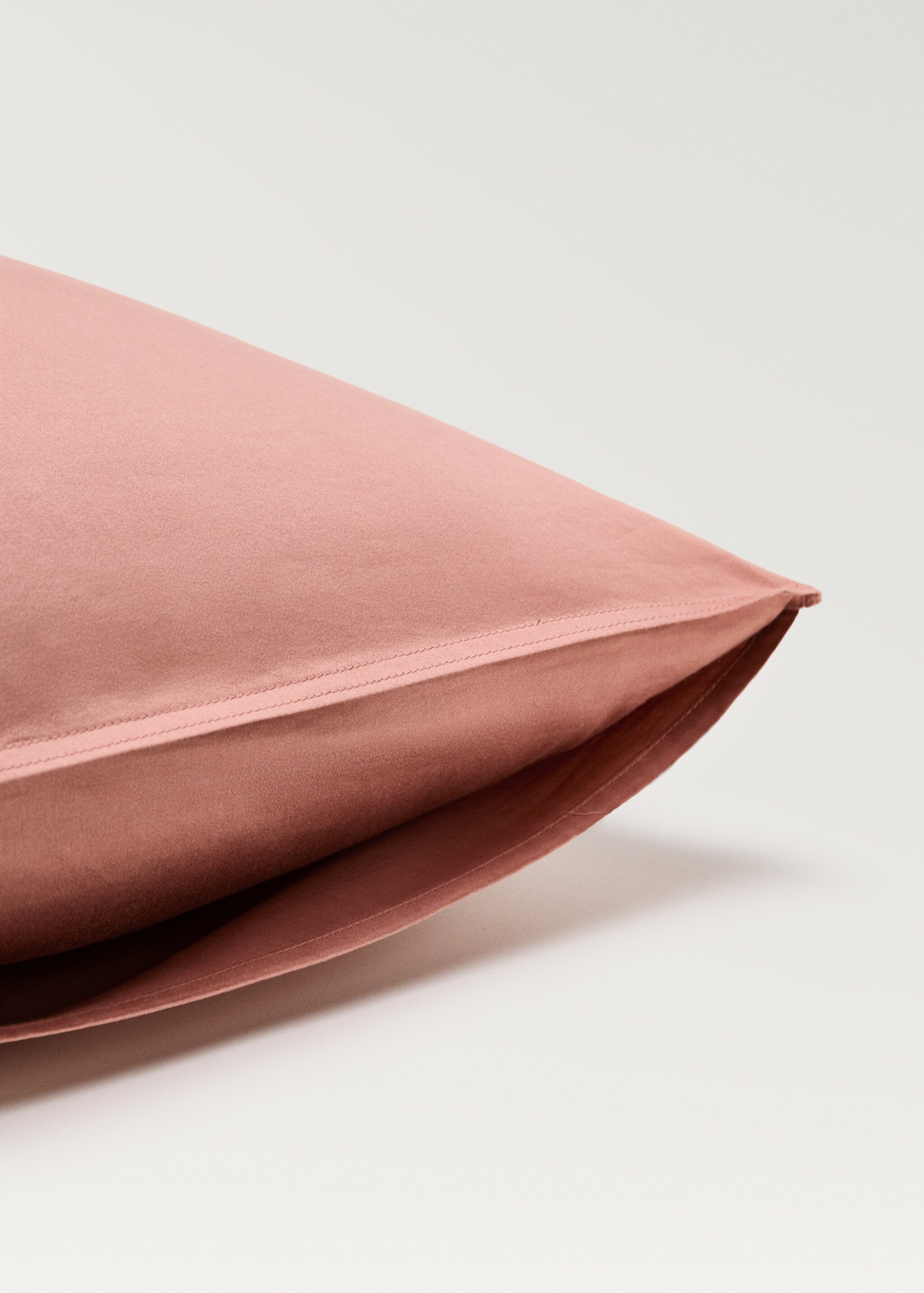 Two washed cotton satin pillowcases with double stitching 60x60 cm - Details of the article 2