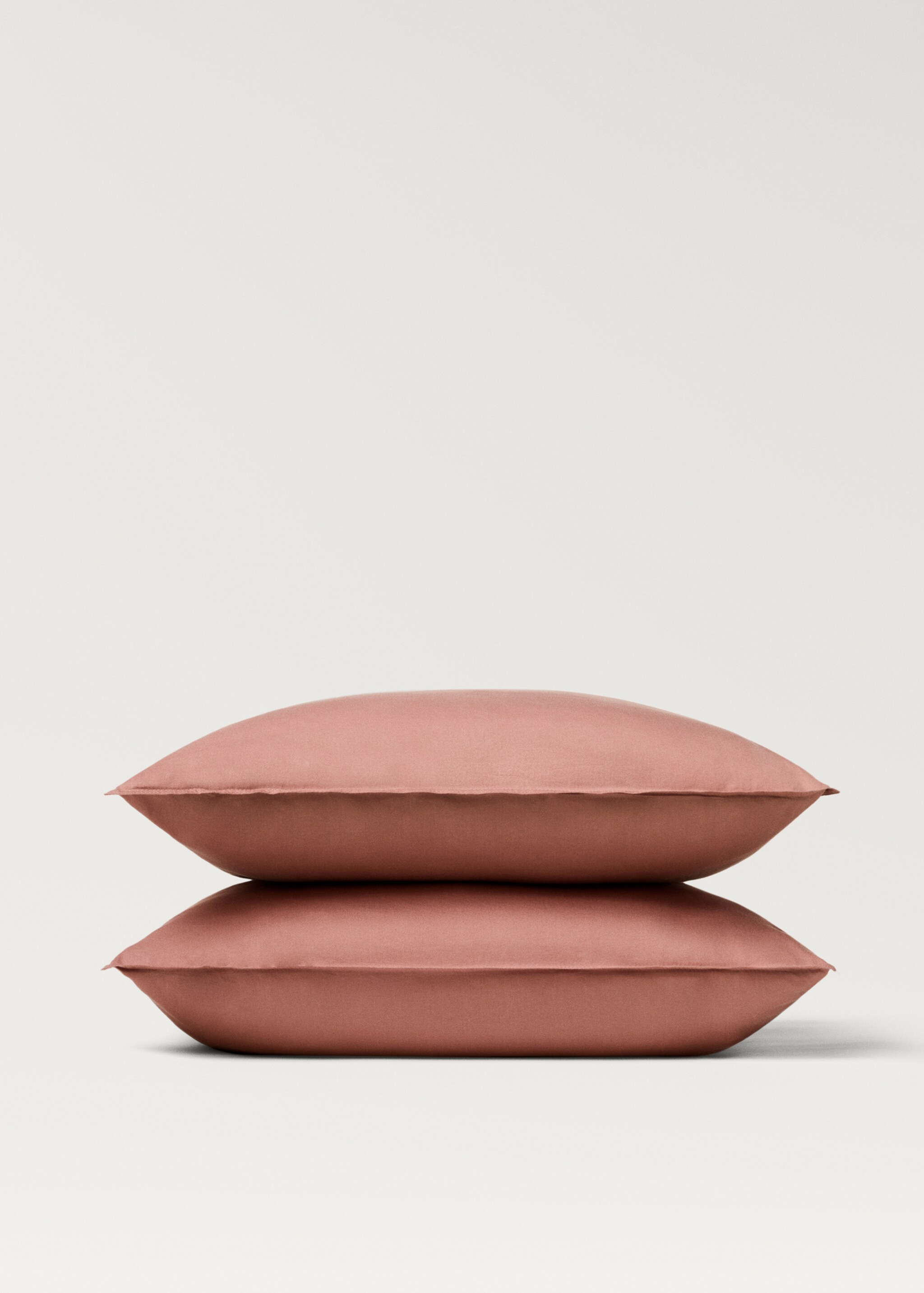 Two washed cotton satin pillowcases with double stitching 60x60 cm - Details of the article 3
