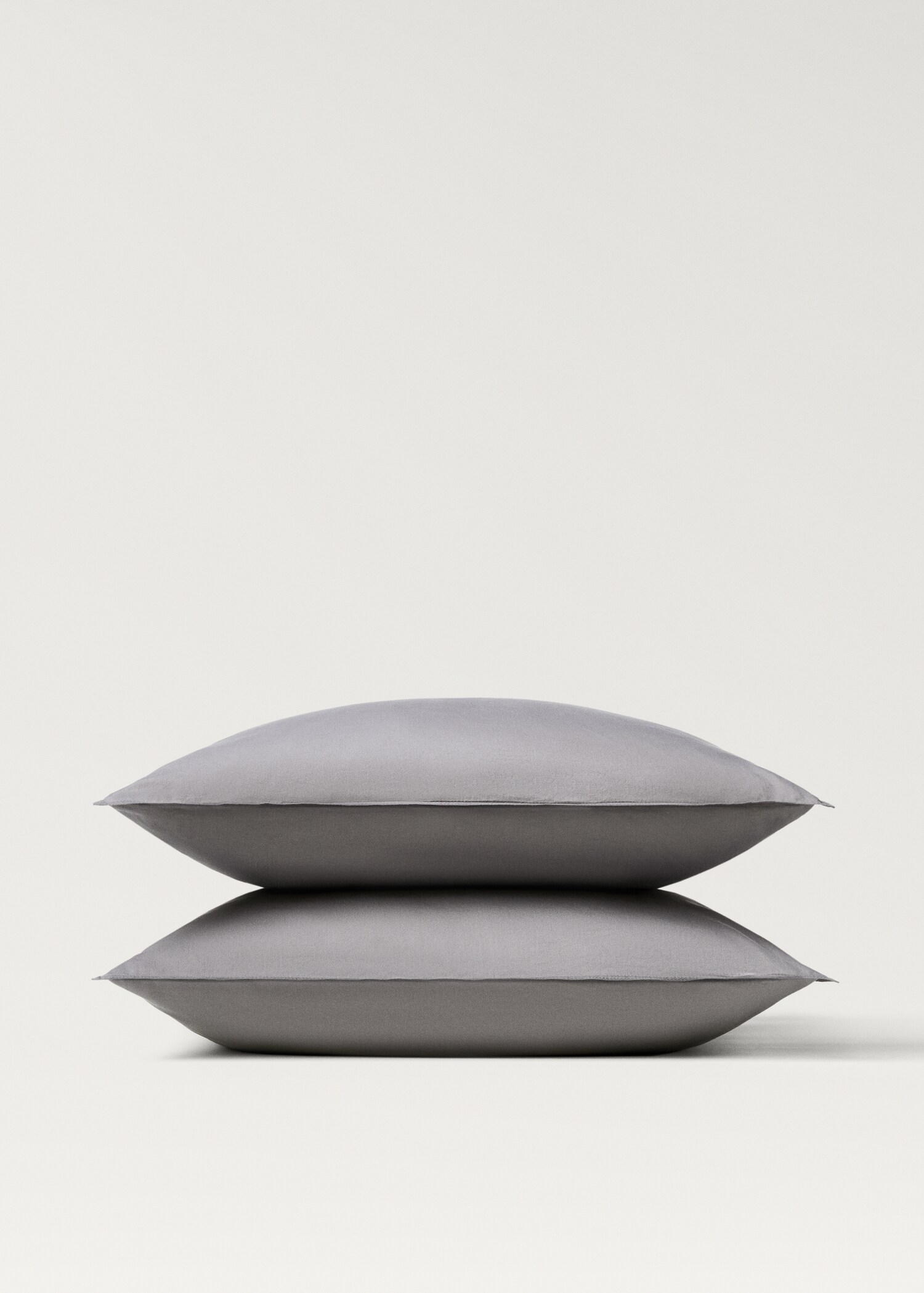 Two washed cotton satin pillowcases with double stitching 60x60 cm - Details of the article 1