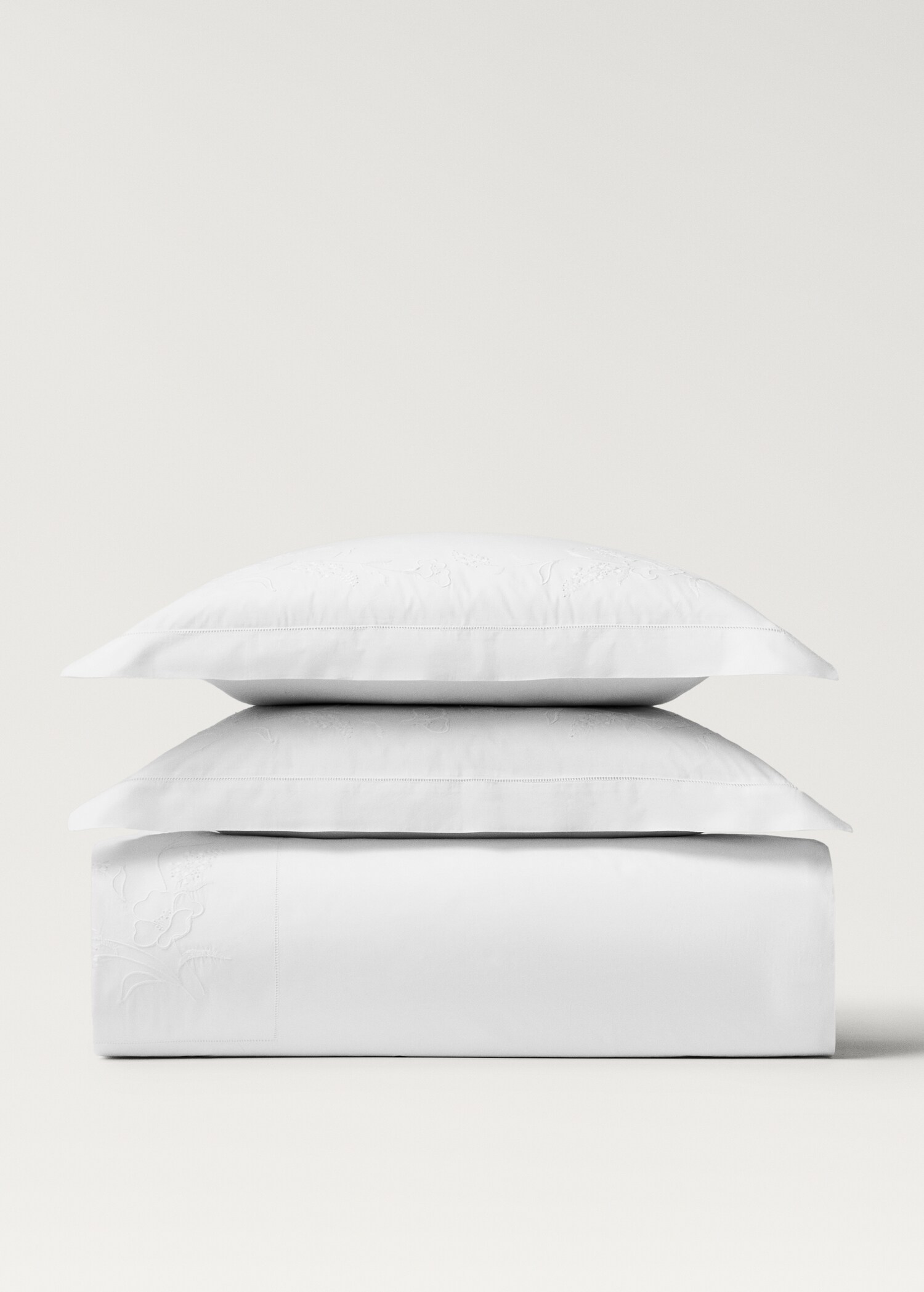 By Hand: Flowerbed in Cotton By Hand: Flowerbed in Cotton