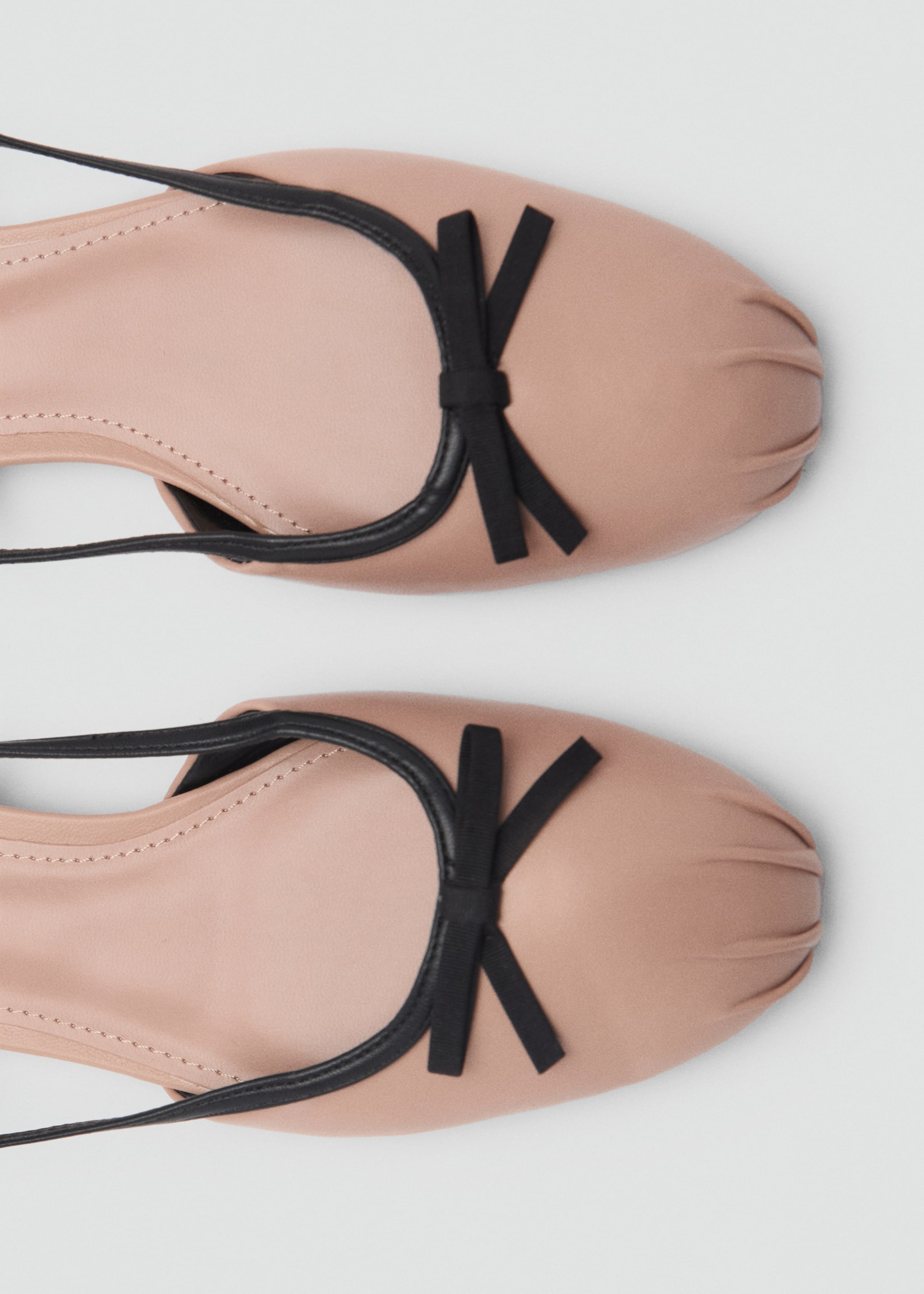 Sepatu flat ballet dengan tali pita dekoratif - Rincian barang 2