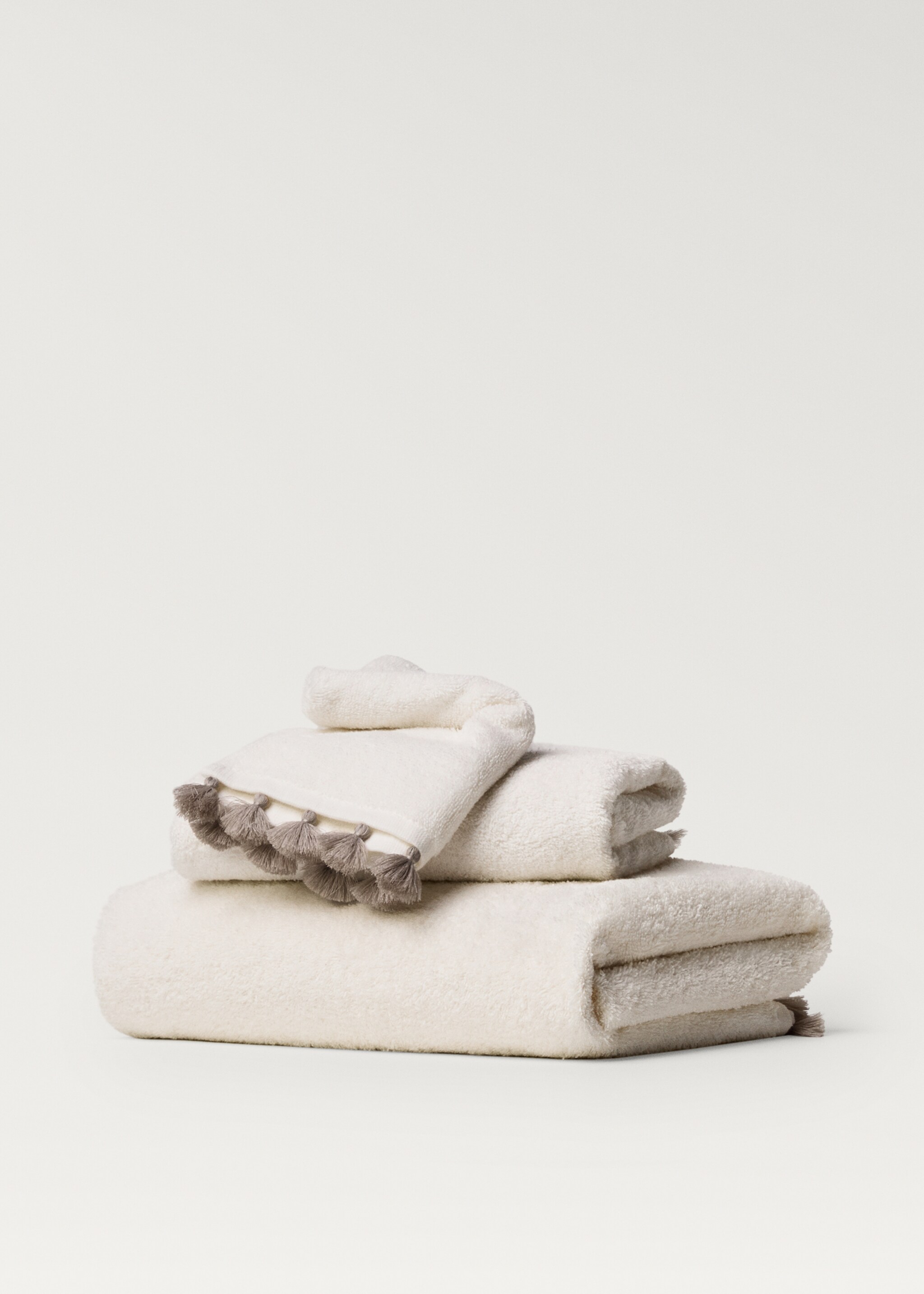 Contrasting pom-pom hand towel - Article without model
