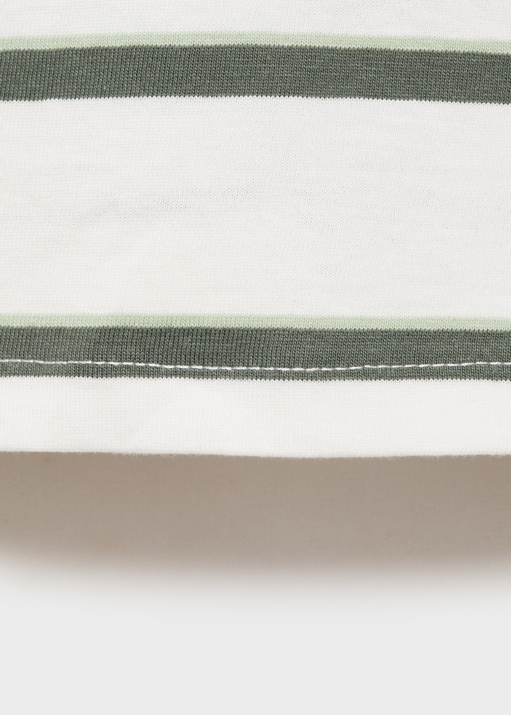 Striped short-sleeved t-shirt - Details of the article 0