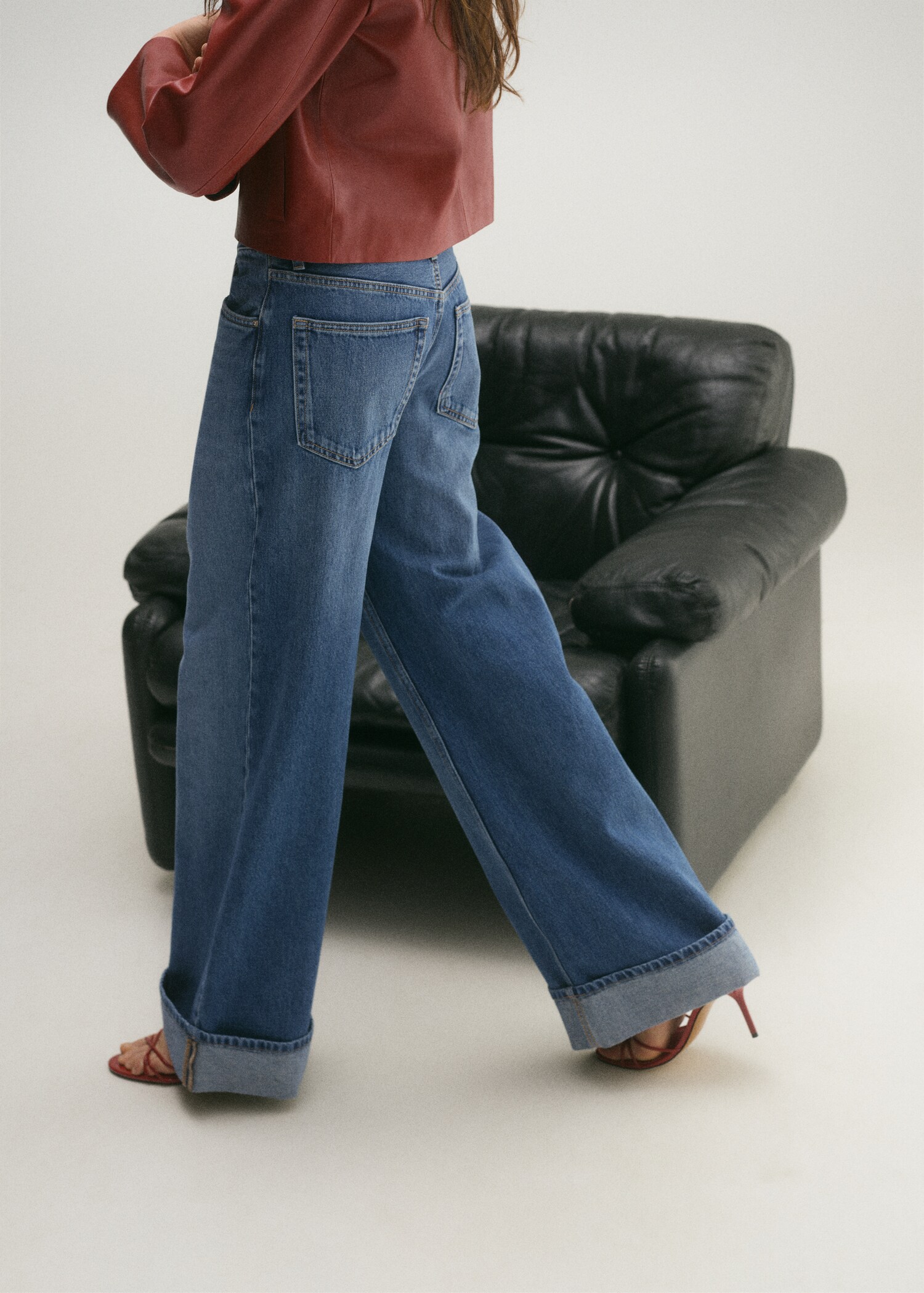 Wideleg jeans met omgeslagen broekspijpen - Achterkant van het artikel