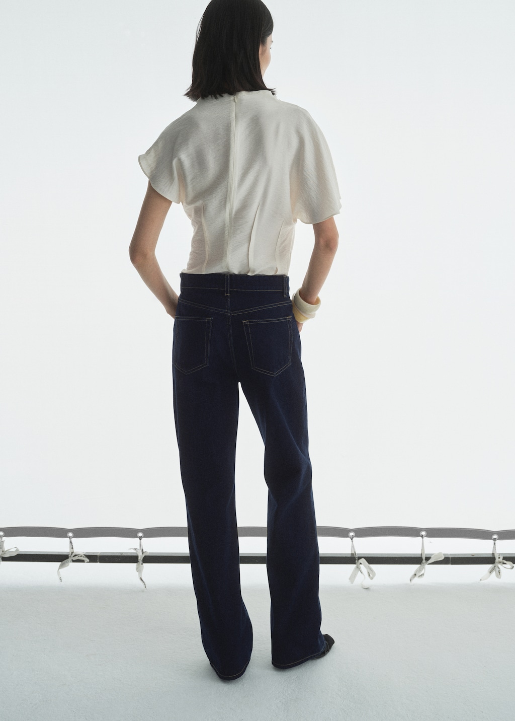 High-waisted straight-fit rinse-wash jeans - Women | MANGO USA