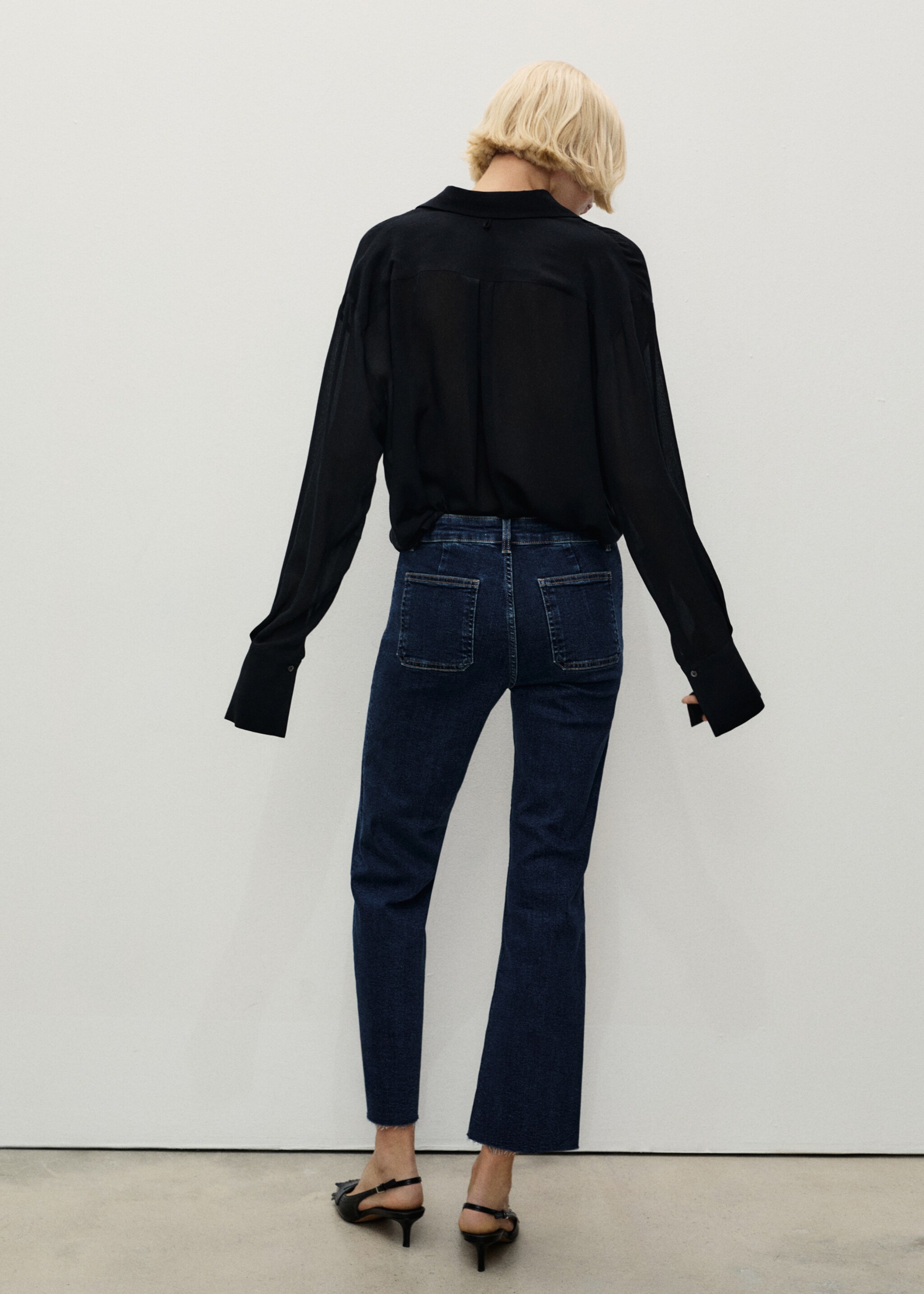 Jeans flare crop bolsillos - Reverso del artículo